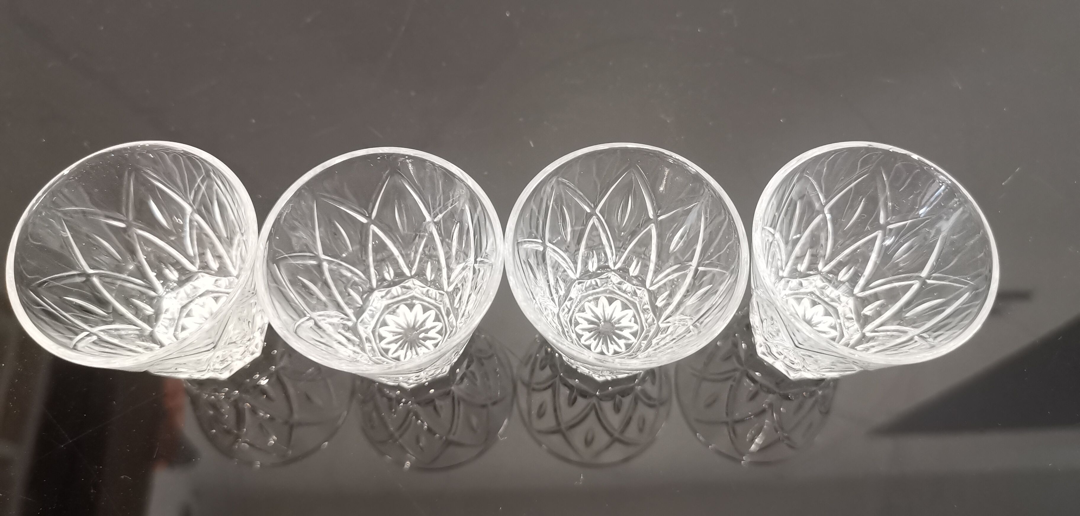 Set of 4 digestive glasses in vintage shell chiseled crystal