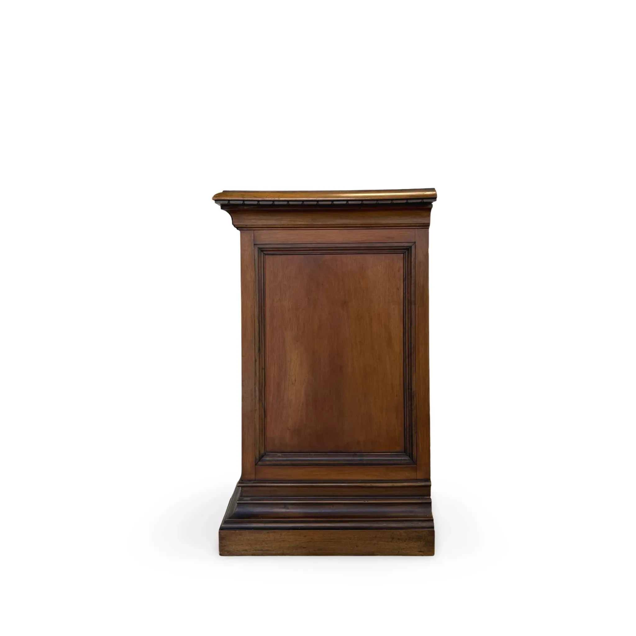 Elegant antique Italian chest of drawers, dating from the 20th century