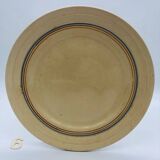 6 flat plates with a fine decoration of blue and gold borders.