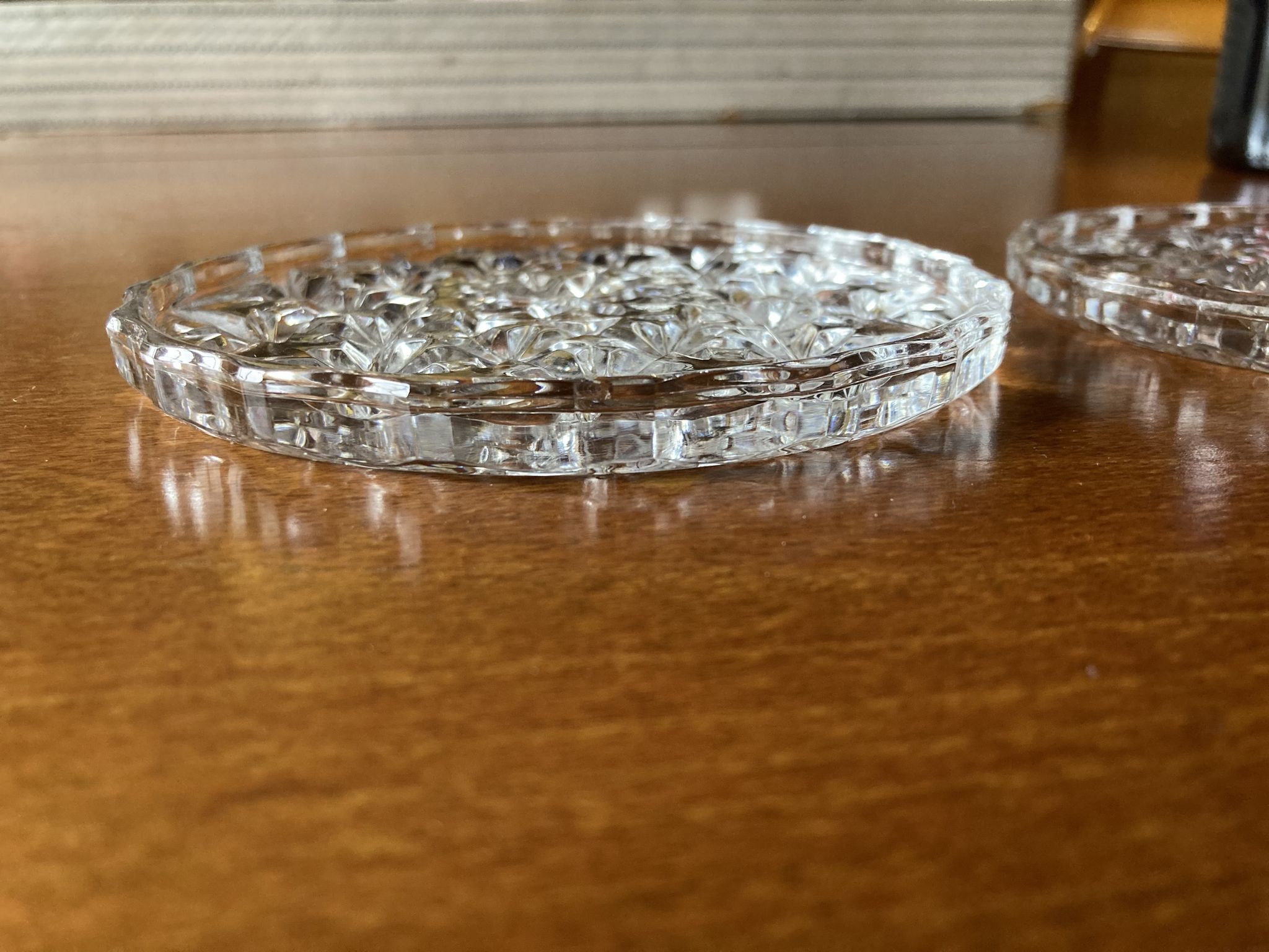 Paire de dessous de bouteille en cristal