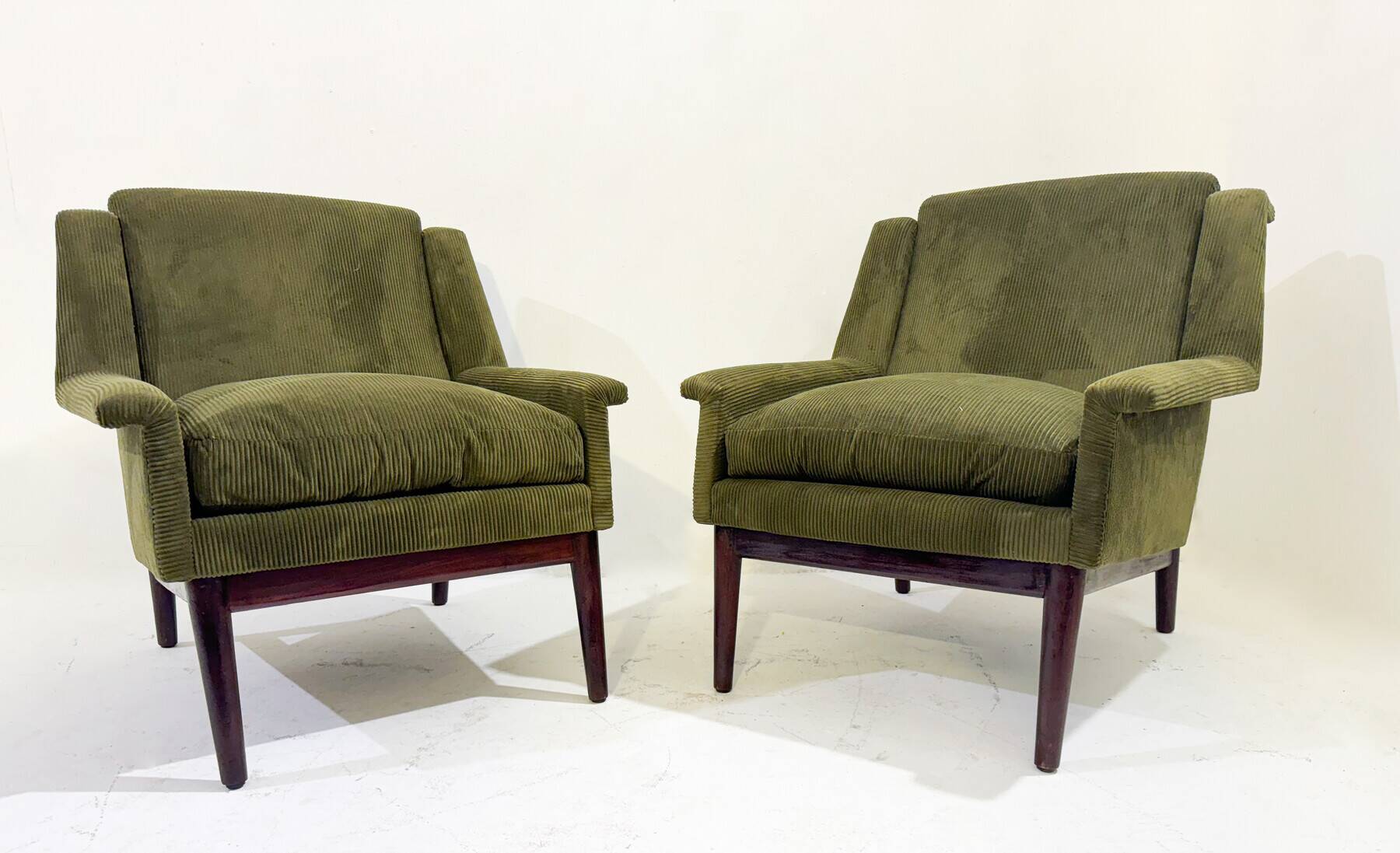 Mid-Century Modern Pair of Italian Armchairs, Green Velvet, 1960s