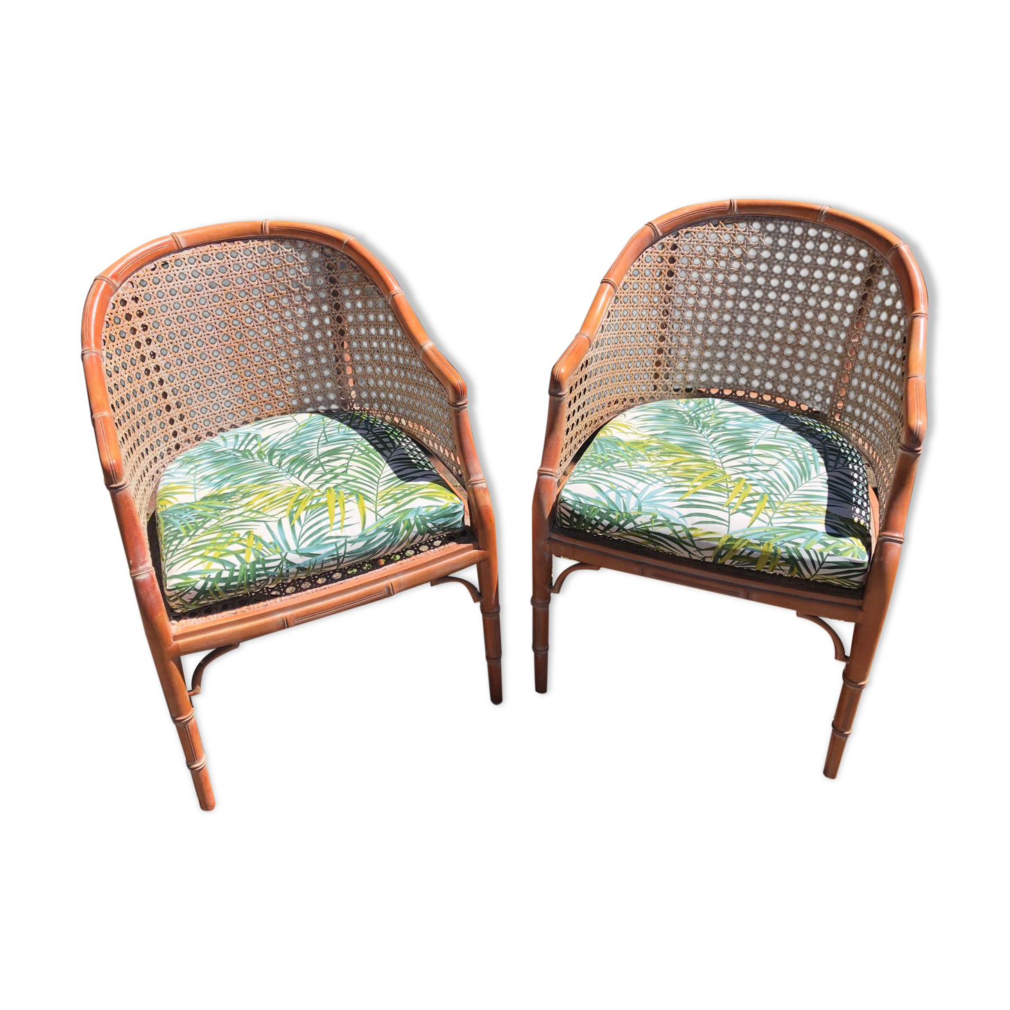 pair of gondola canned armchairs and their new cake