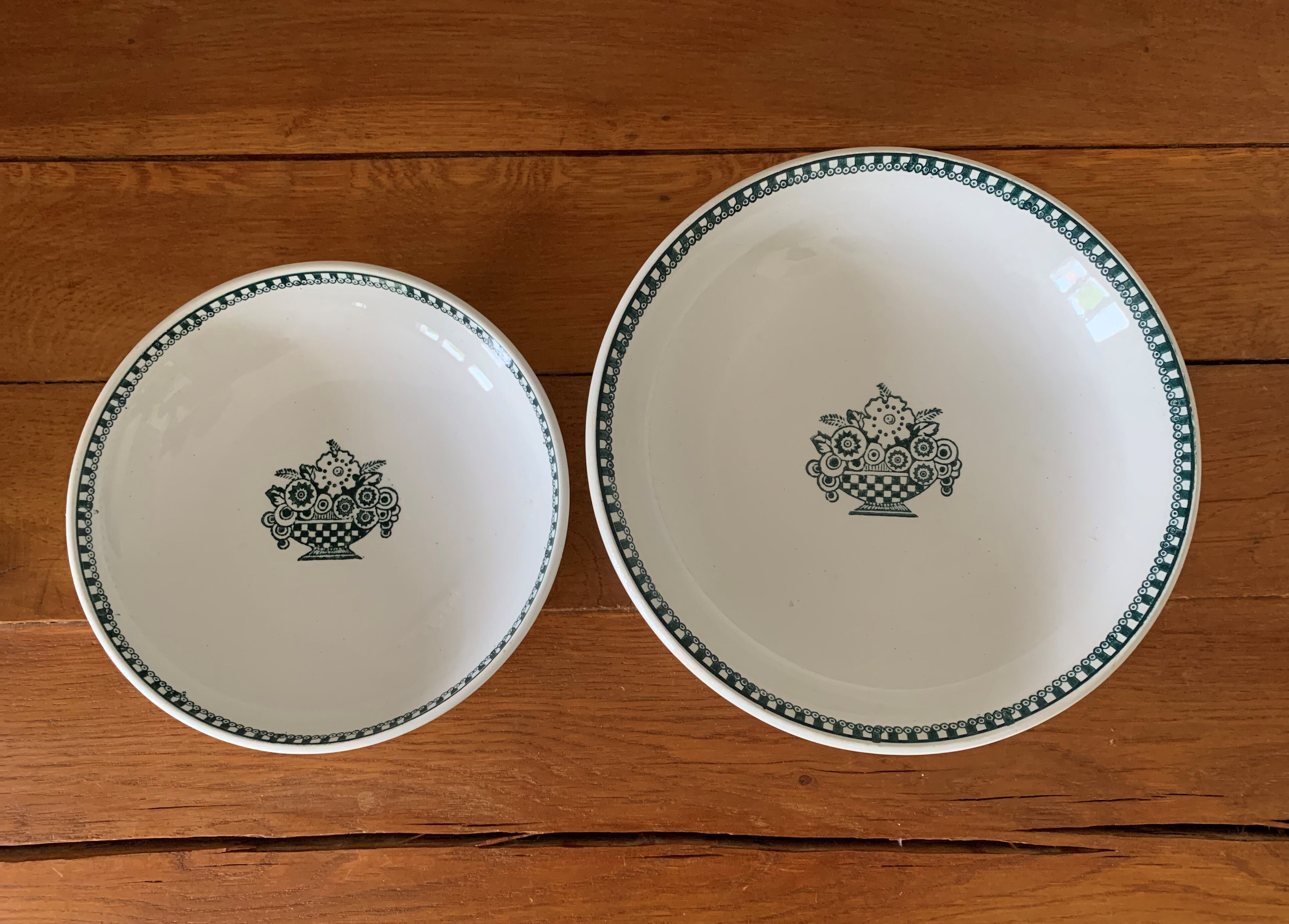 Set fruit cup & old composition in earthenware of Saint Amand (North) Late nineteenth century.