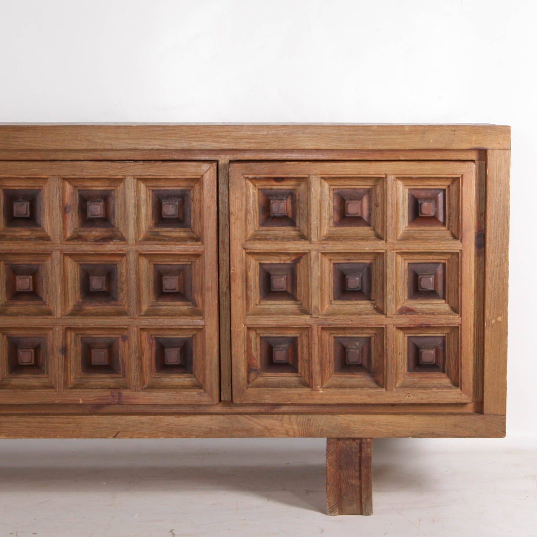 Enfilade "Biosca" in fir wood.
