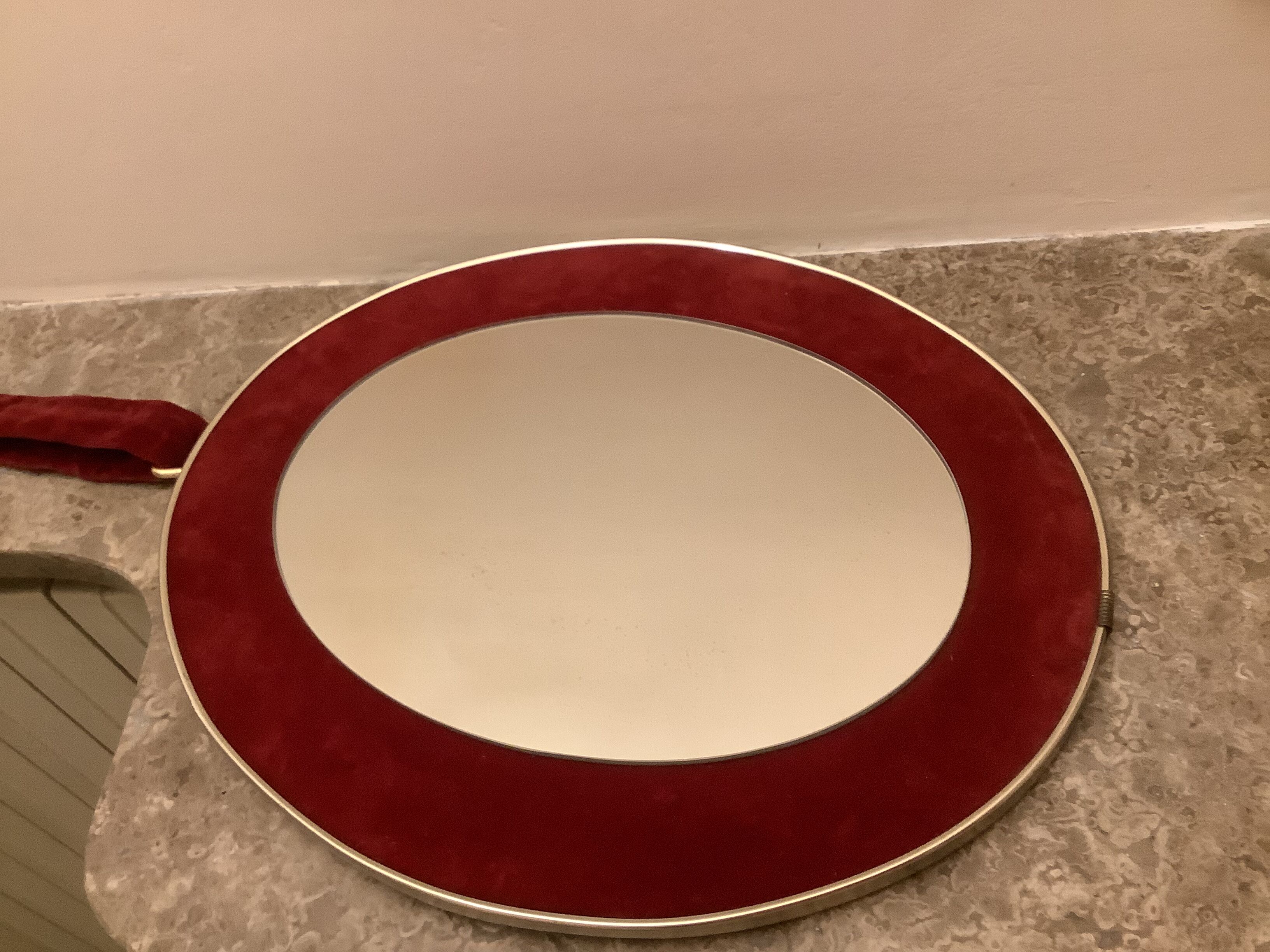 Ancien miroir ovale velours grenat bordeaux