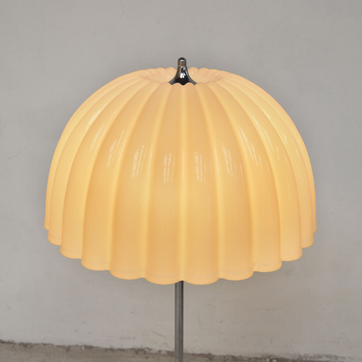 Floor lamp metal and yellow plastic, 1960