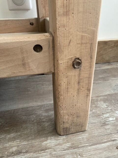 Workbench made of light wood