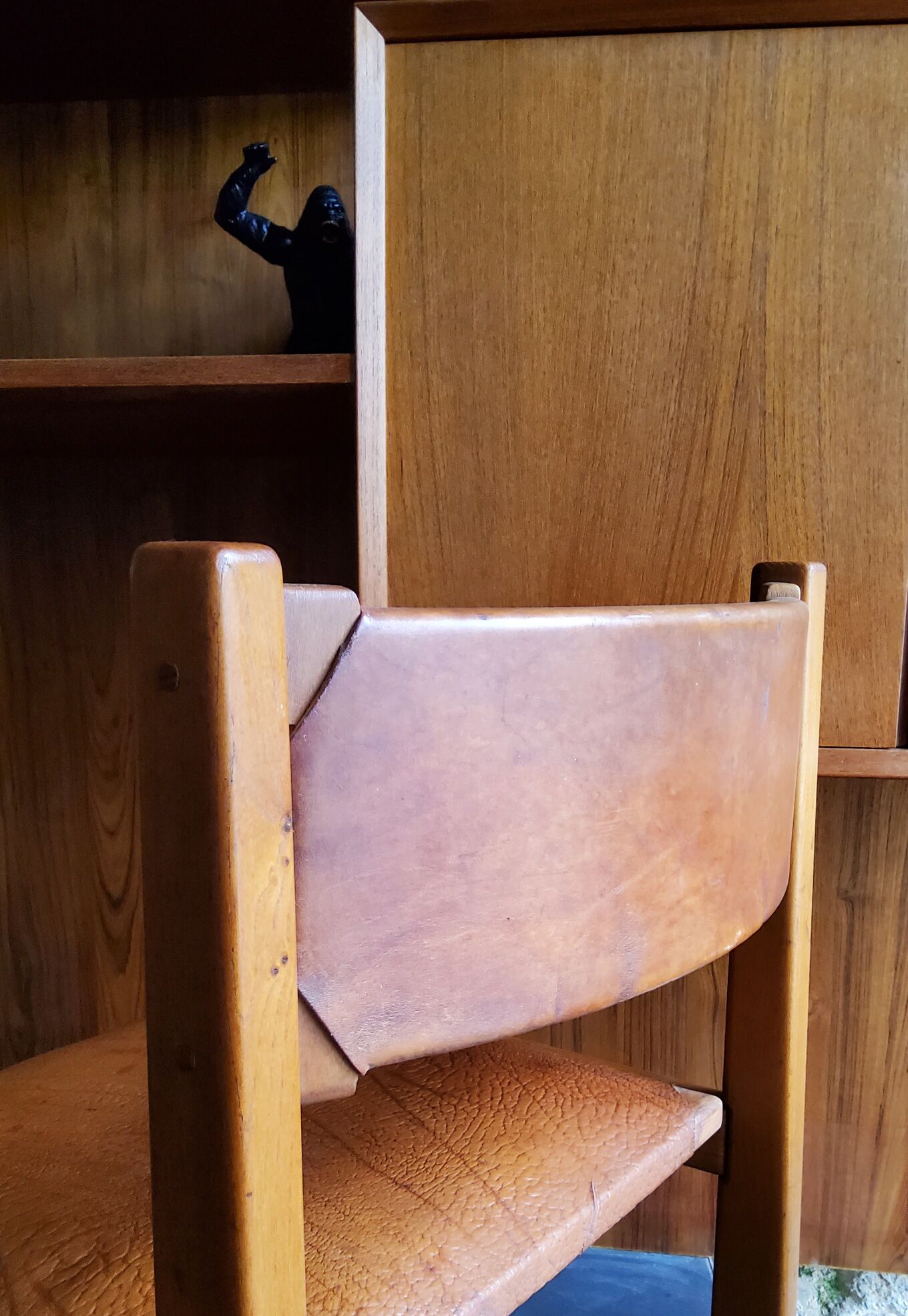 Chairs Maison Regain solid elm structure, leather seat and back