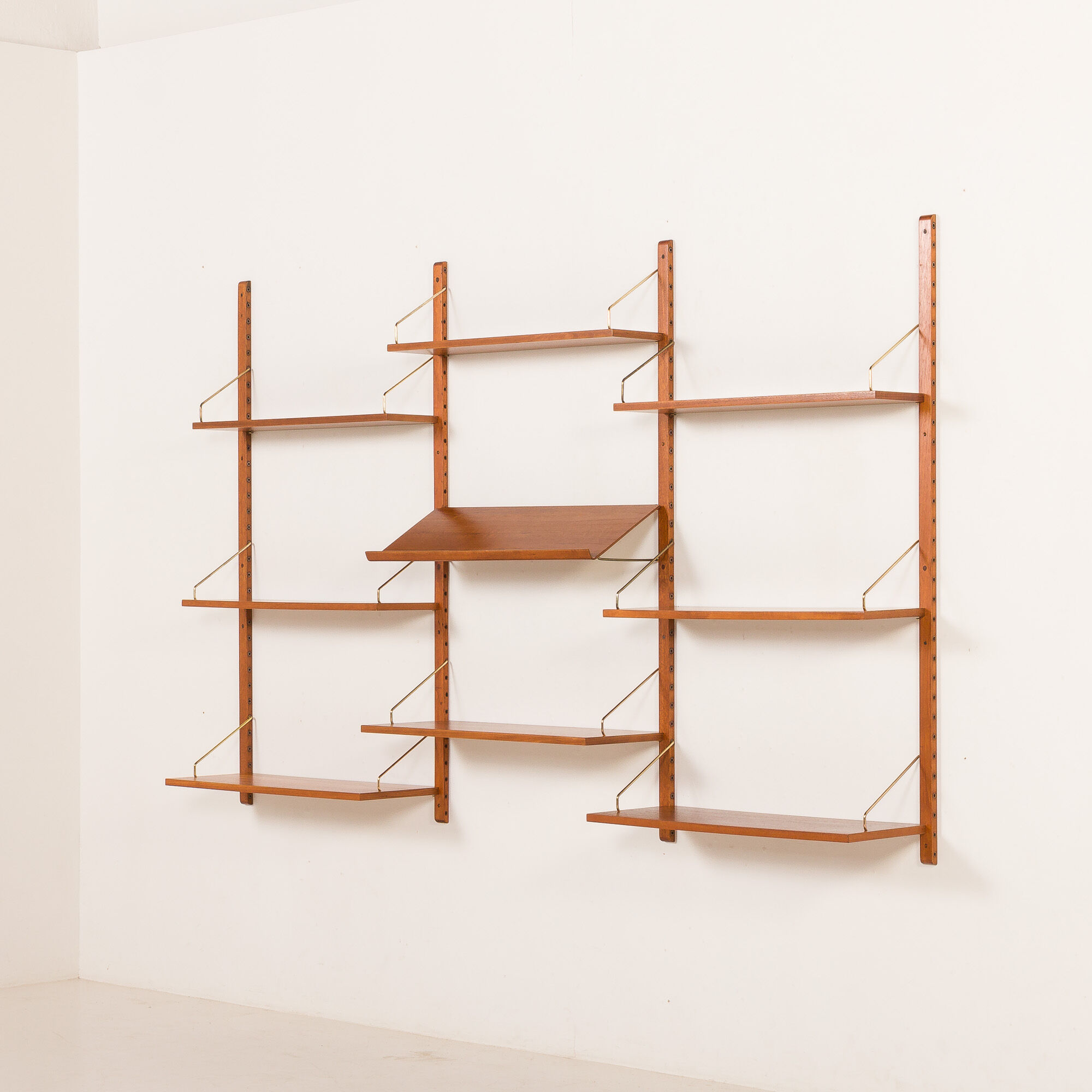 Poul Cadovius Royal shelving unit in teak, 1960s