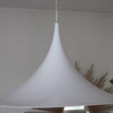 Suspension blanche Fog & Morup modèle Semi trompette