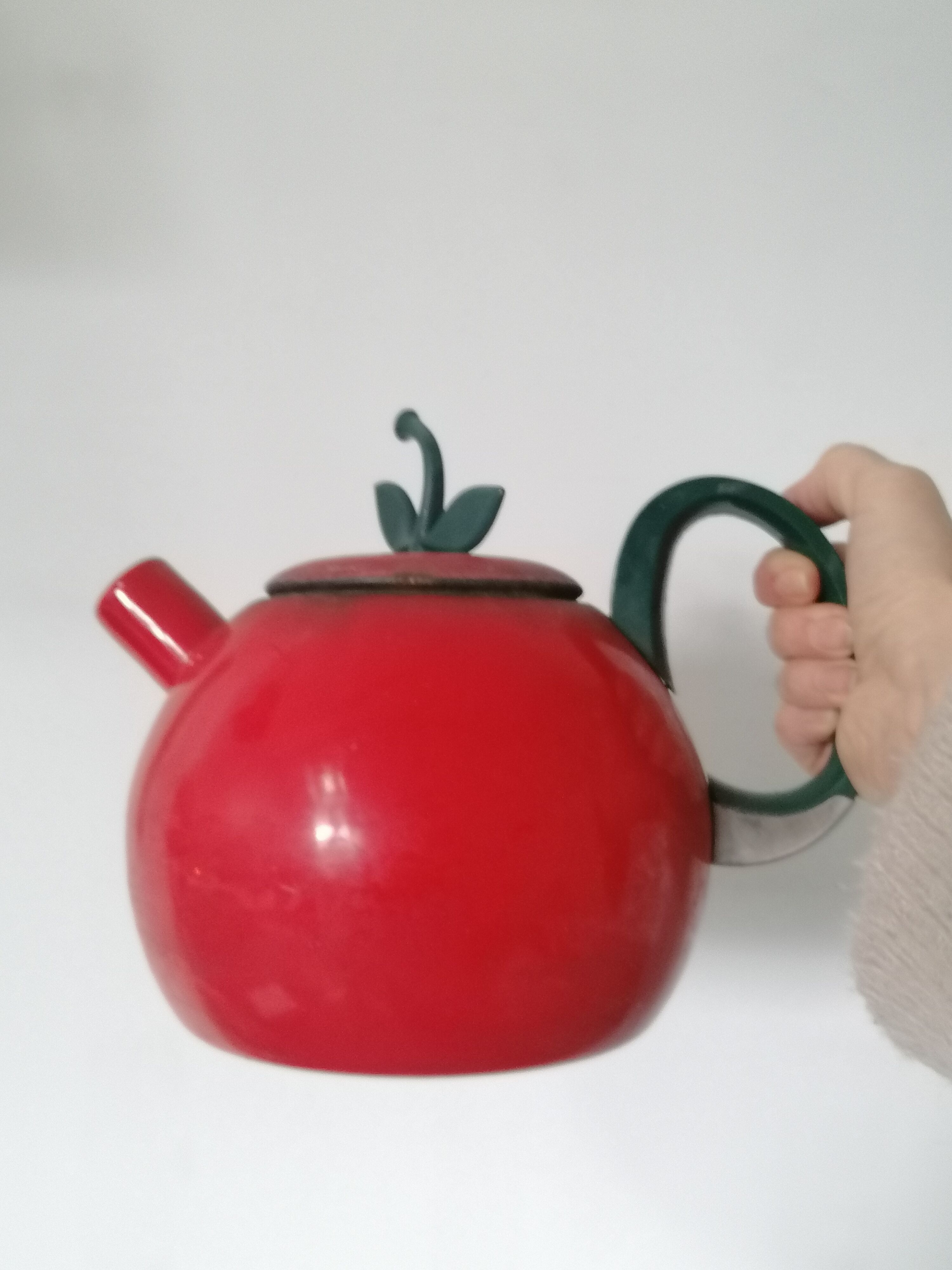 Decorative enamelled apple-shaped kettle