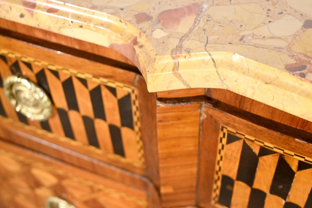 Rosewood and Mahogany chest of drawers, Louis XV / Louis XVI Transition style – Late 19th century