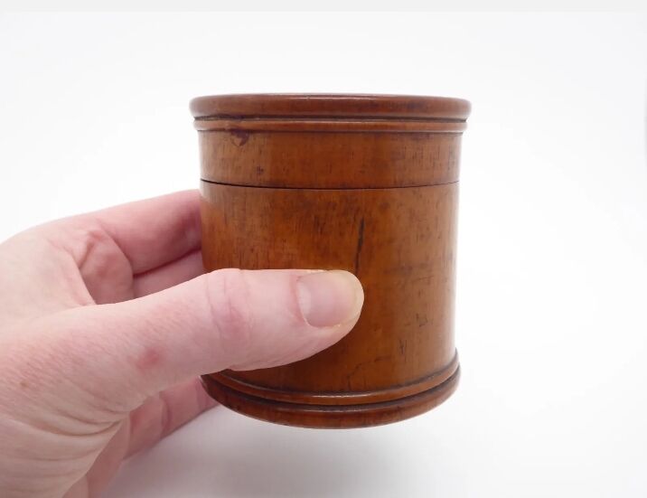Round wooden box