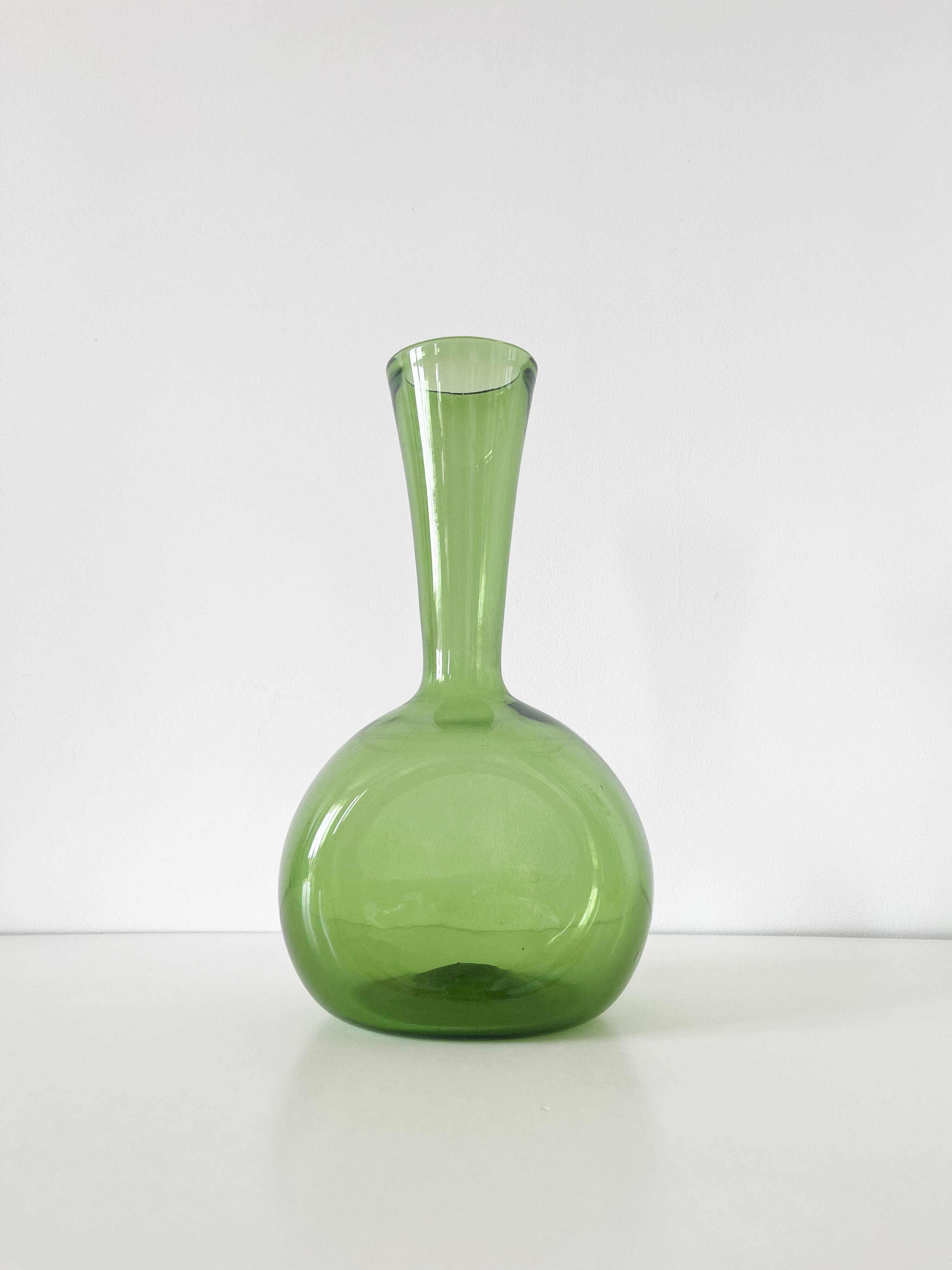 Italian green blown glass vase Empoli 1950