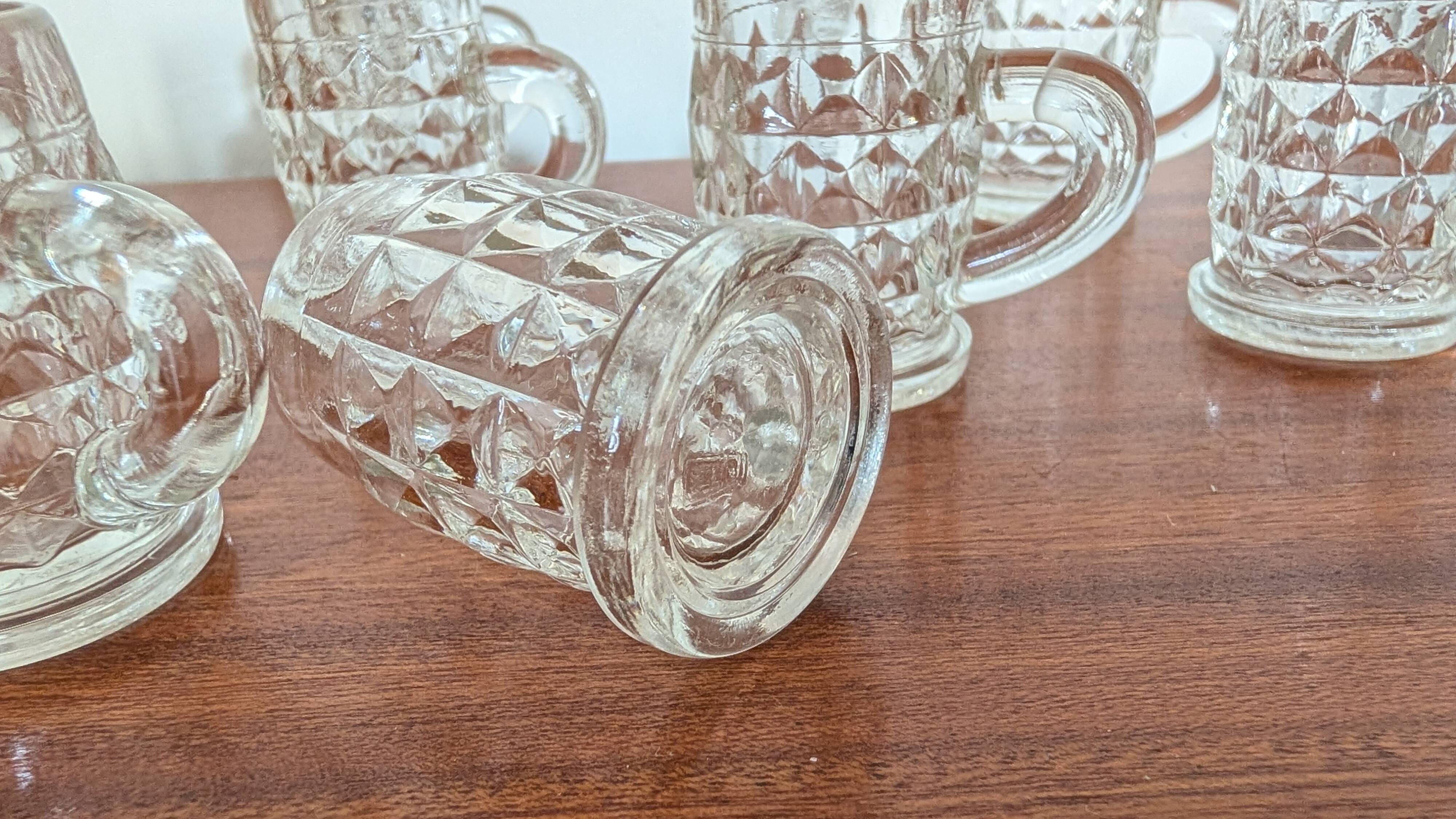 10 verres à liqueur en forme de chope