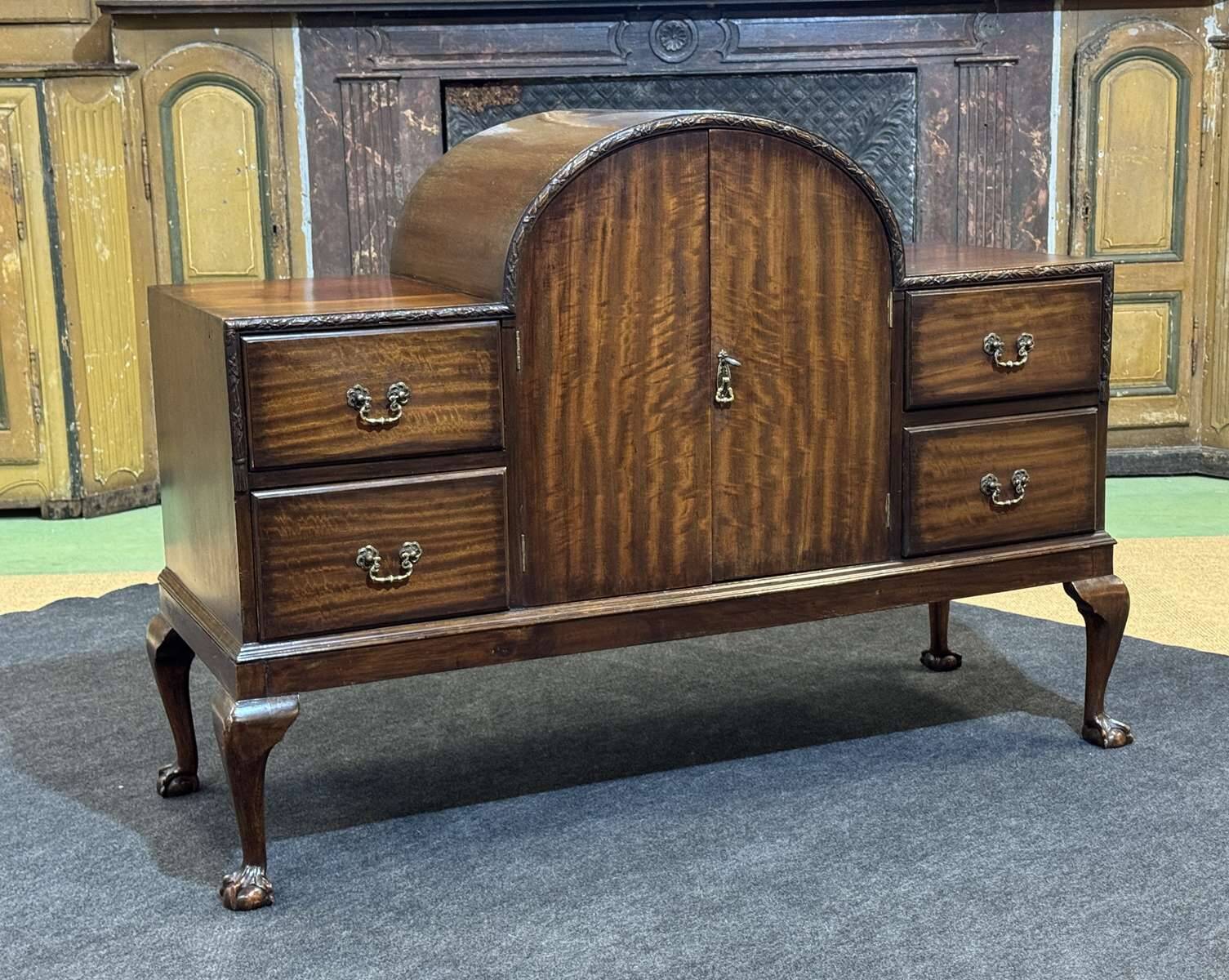 1930s English buffet bar in walnut and mahogany