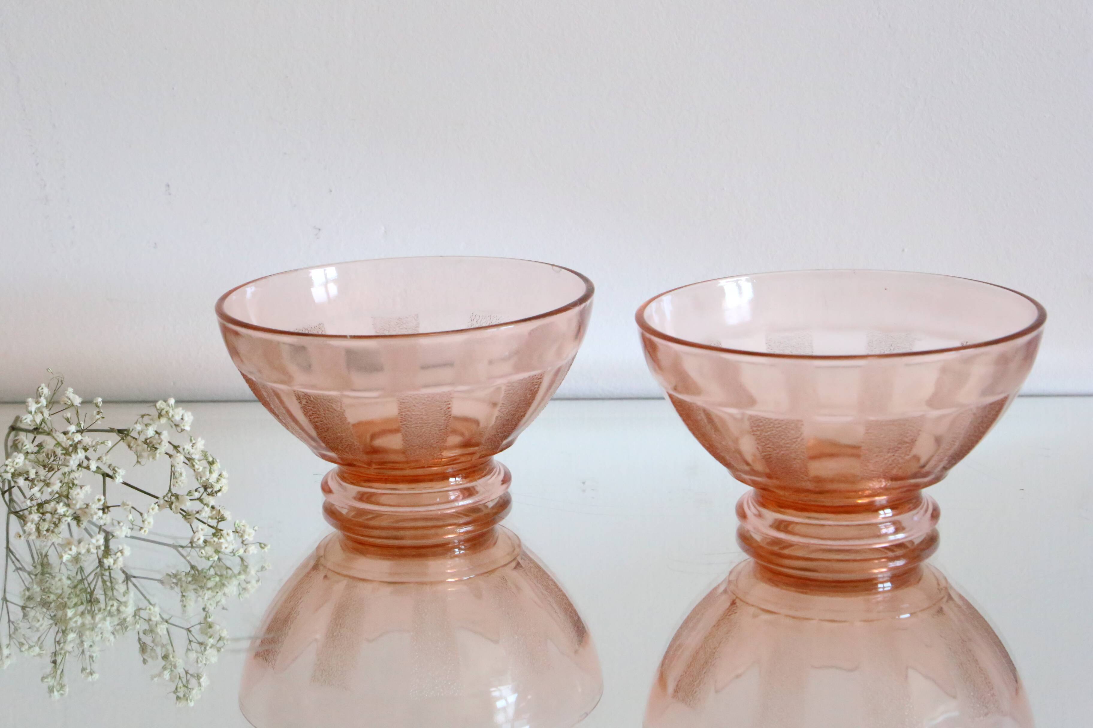 Paire de bols en verre rose