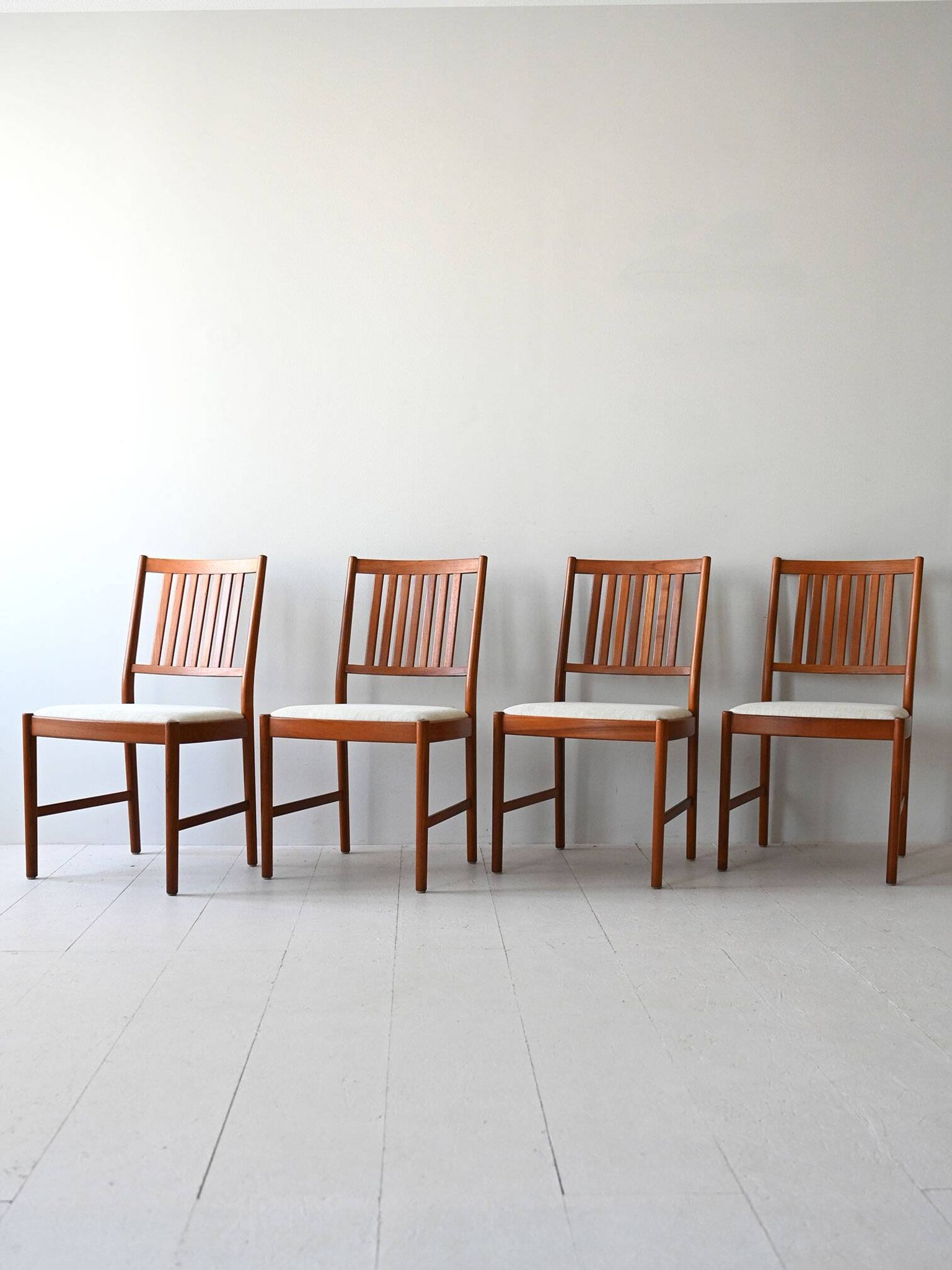 Lot de 4 chaises suédoises