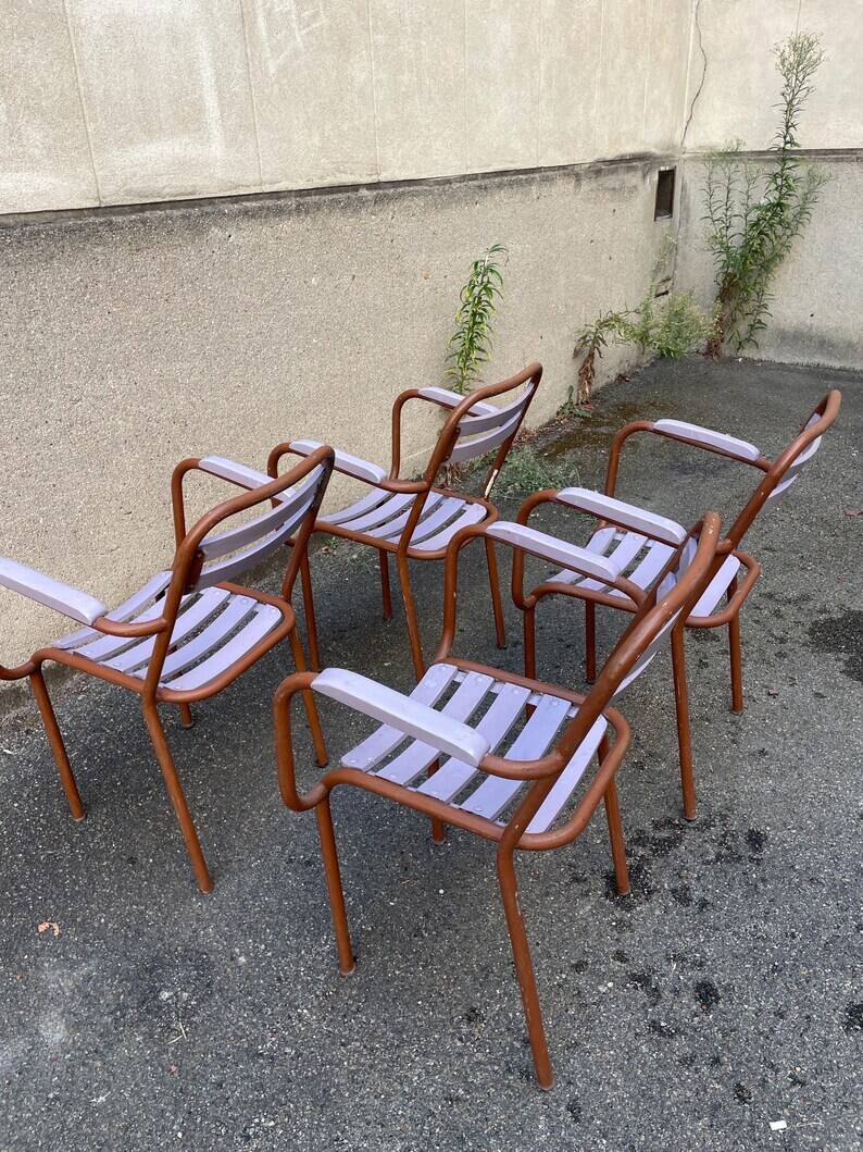 4 Chaises style tolix vintage -en métal et bois. 1950s. Vintage français. - jolie patine - intérieur ou extérieur couvert - peinture
