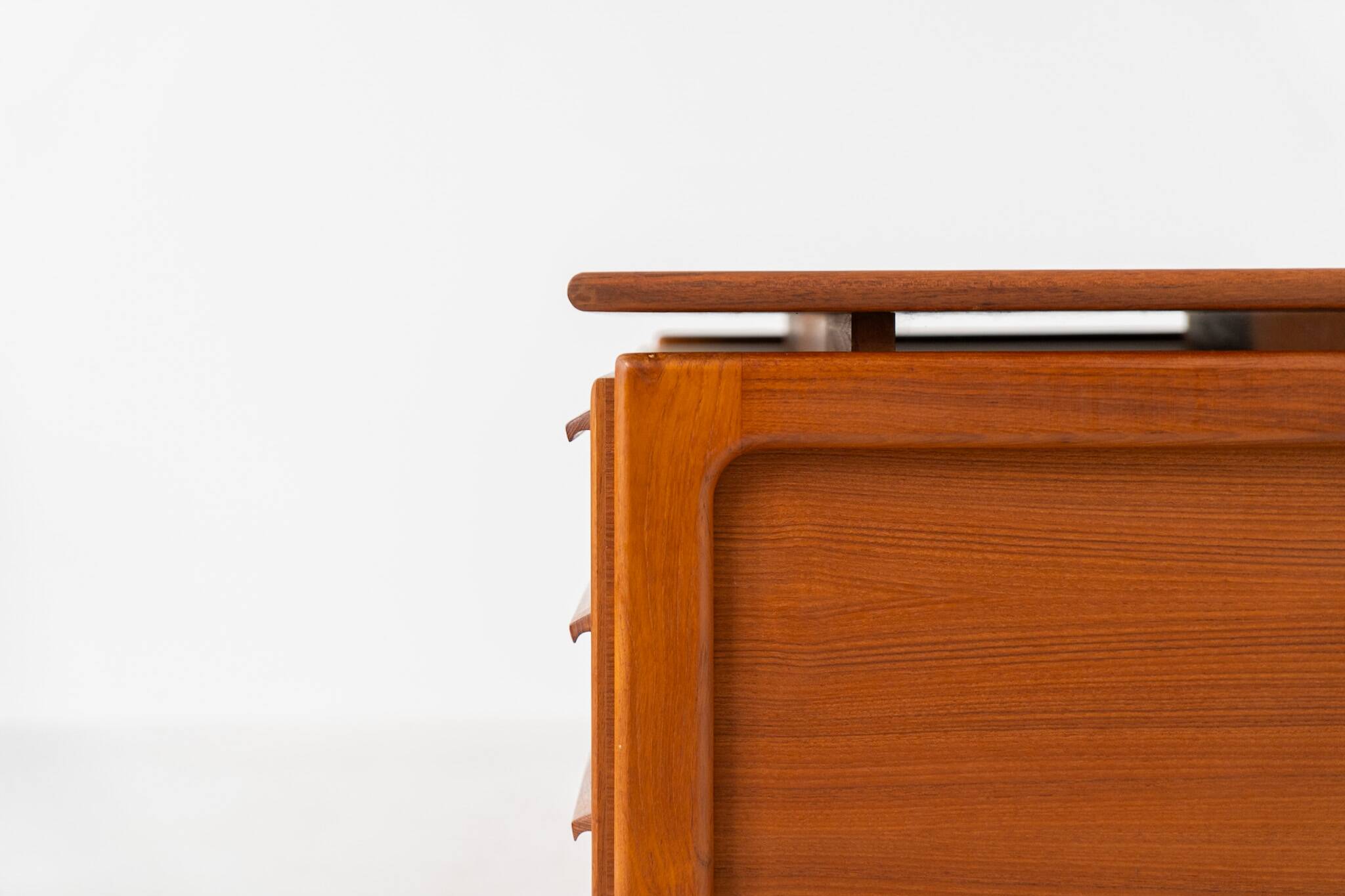Teak writing desk by Arne Vodder