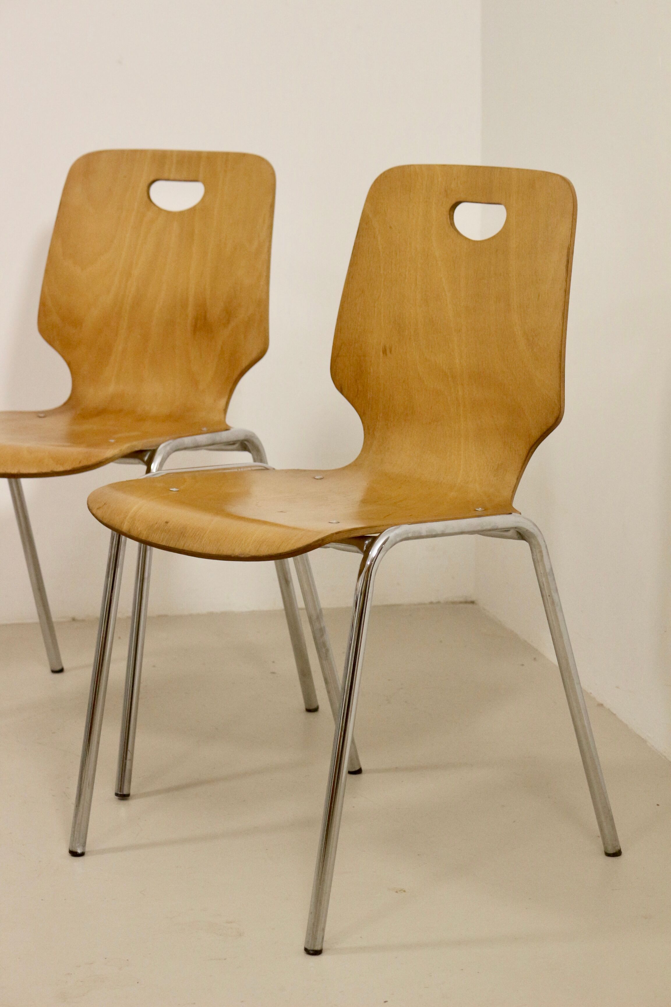 Set of 4 stackable chairs in plywood