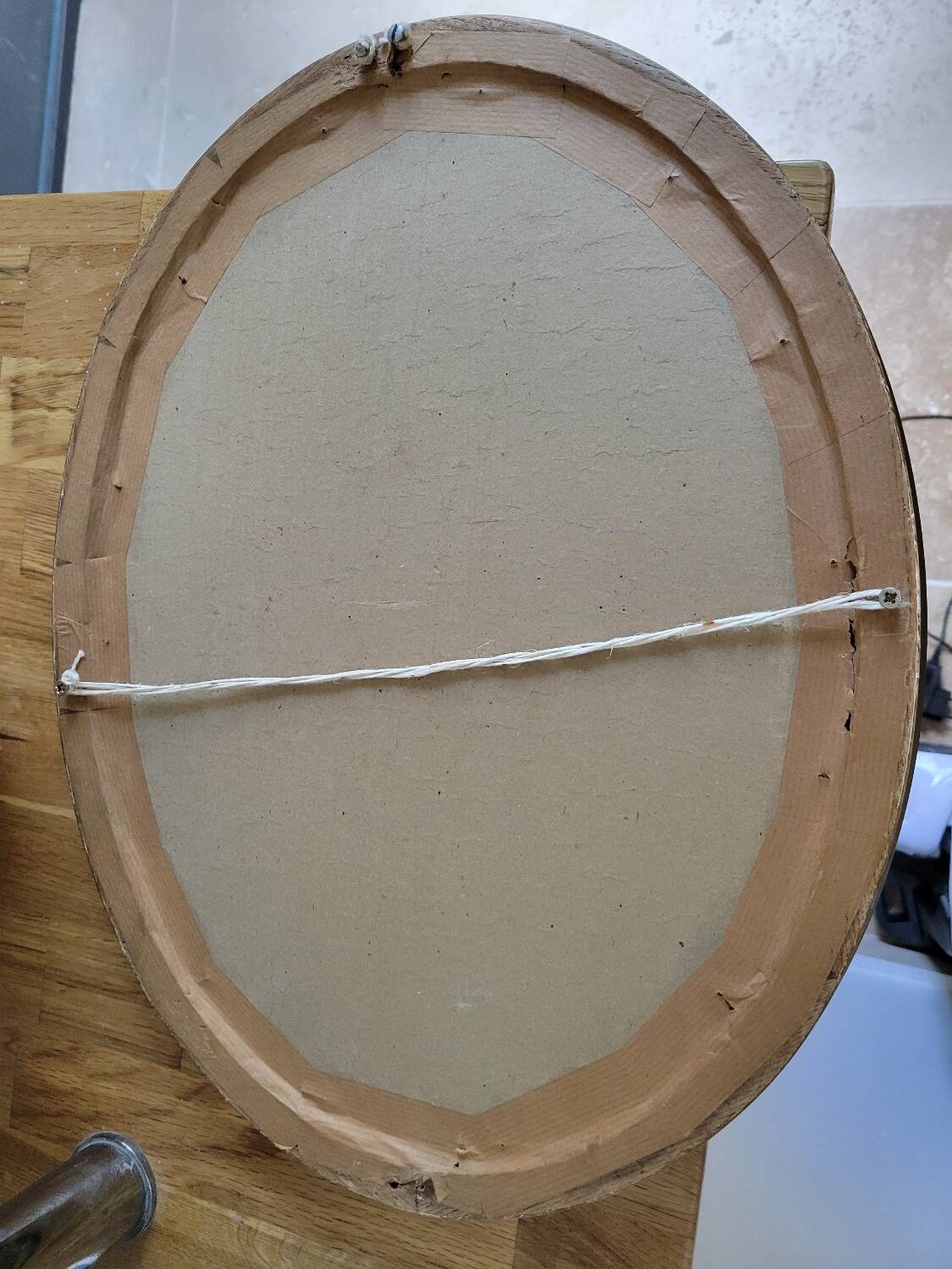 Oval mirror in gilded stucco 45 cm