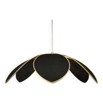 Flower suspension with metal structure and 6 black linen petals