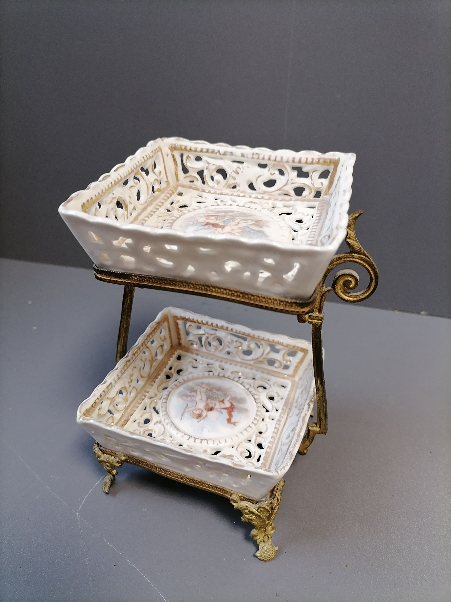Serviteur faience