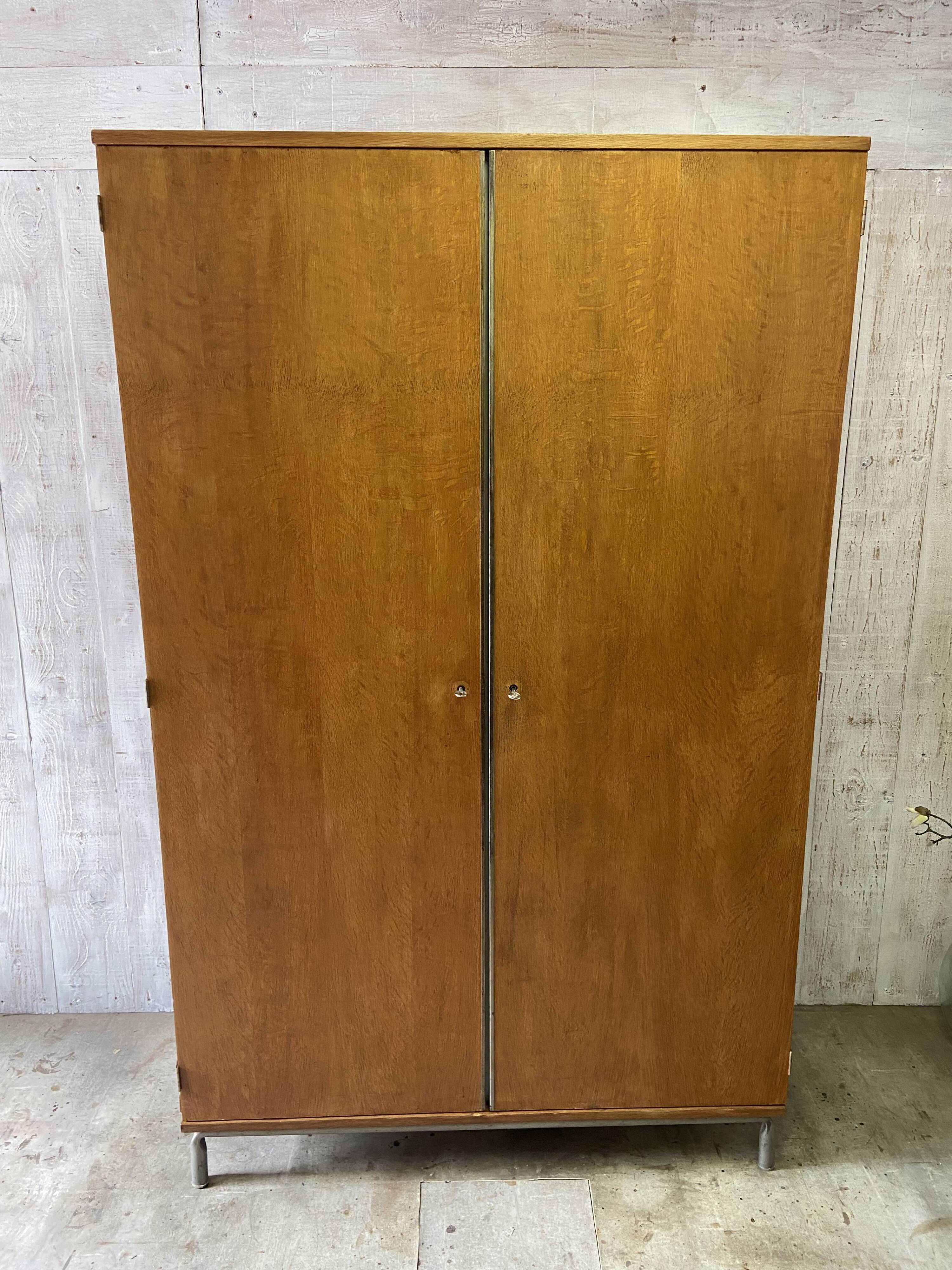 Armoire d'école vintage