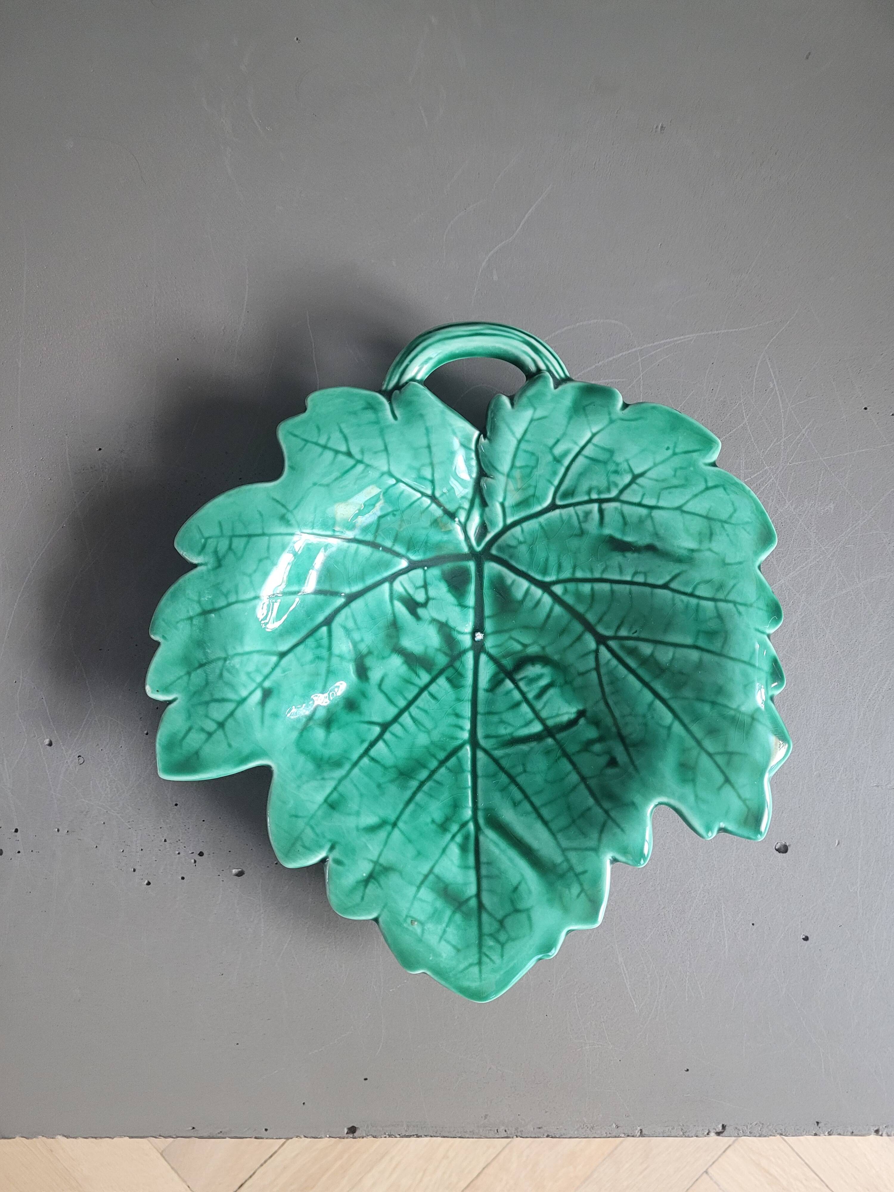 Sarreguemines green vine leaf dish