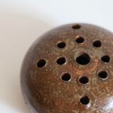 Pique flowers in stoneware signed Guy Baudat