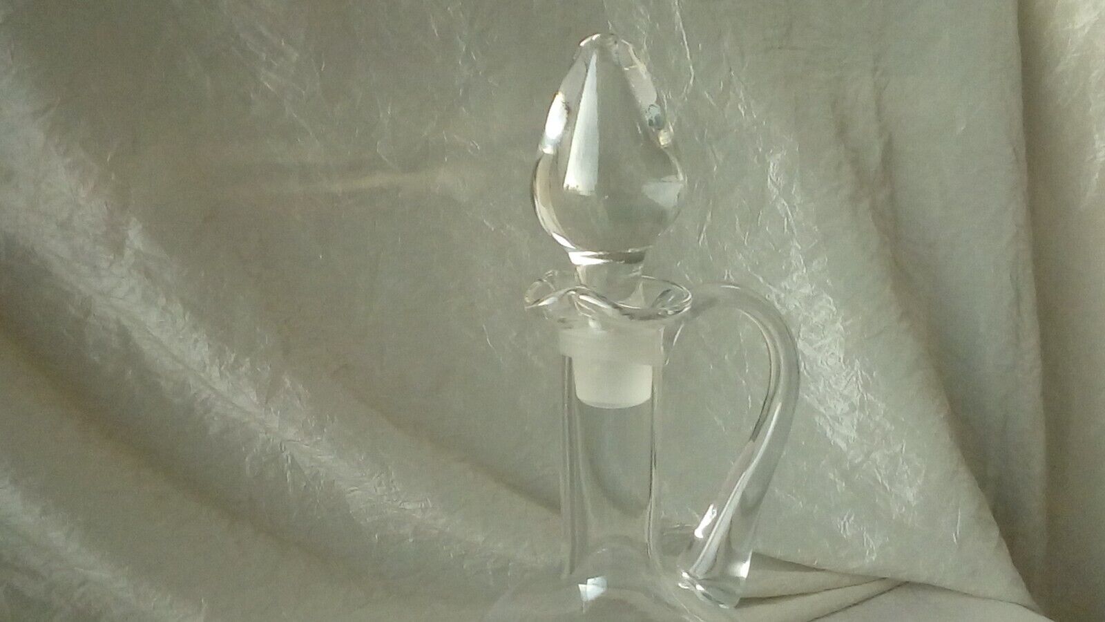 Glass or crystal ewer decanter