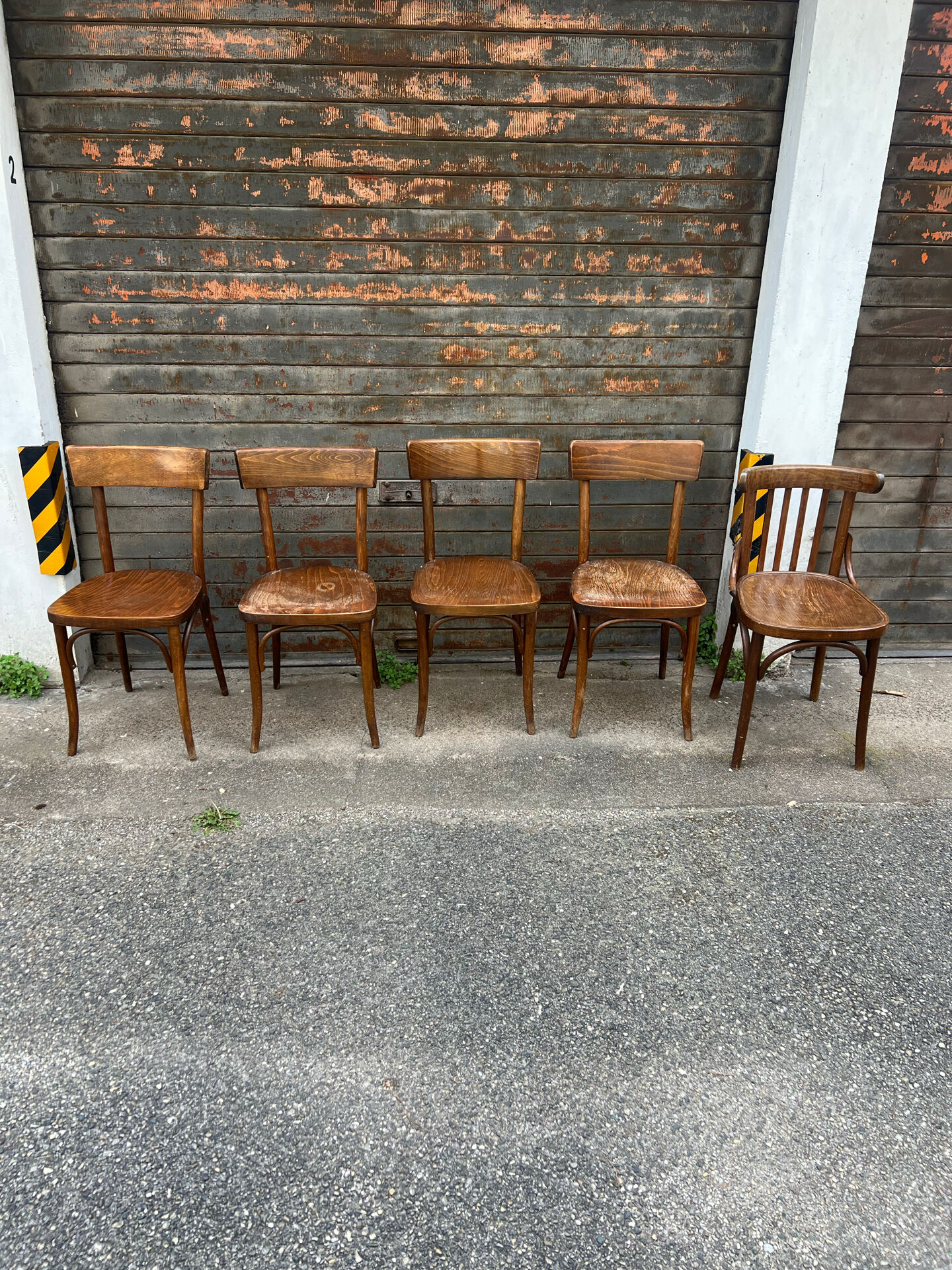(Lot) 5 chaises bistrot bois