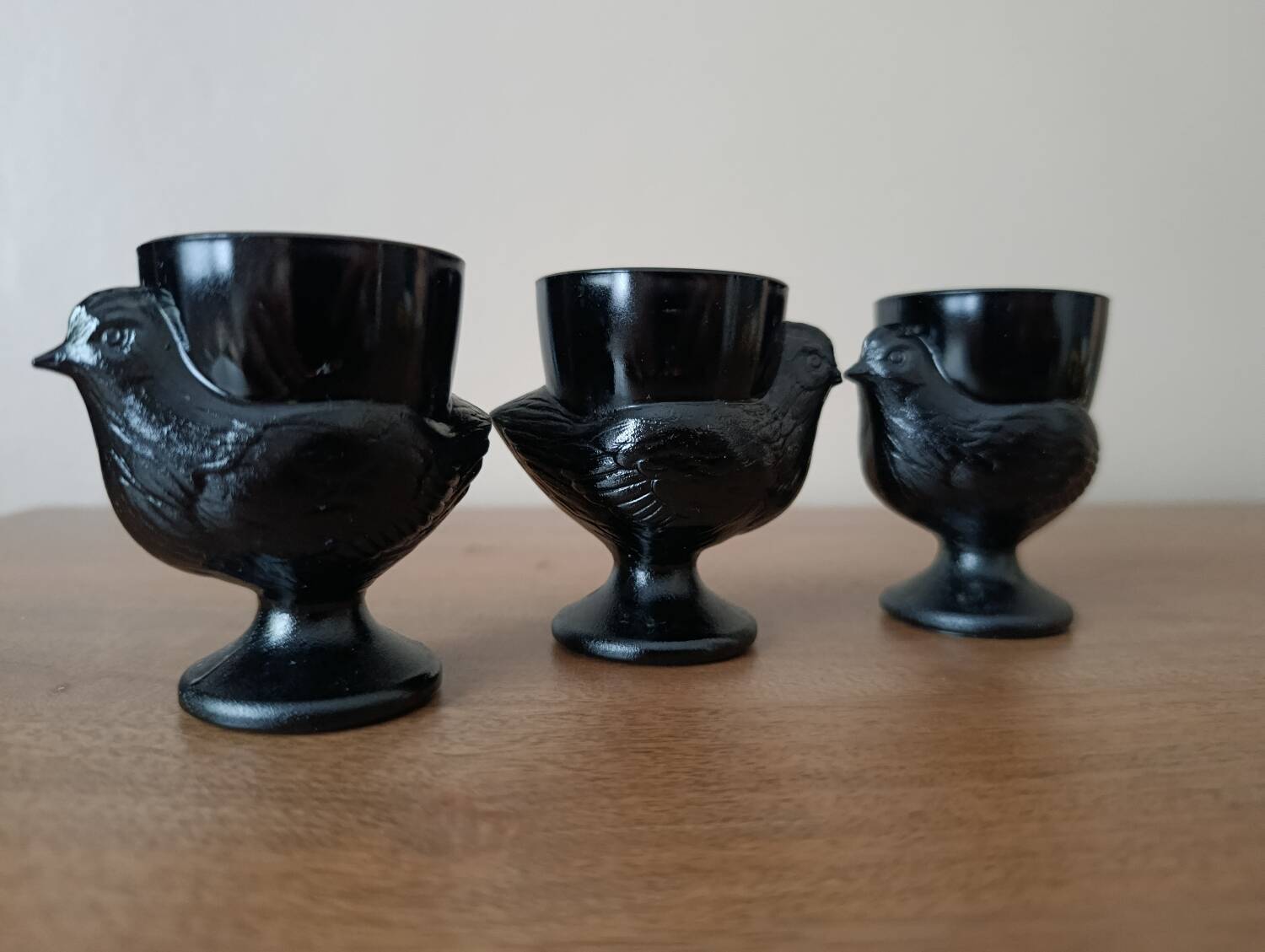 3 egg cups with black opaline glass hens Arcoroc 1980