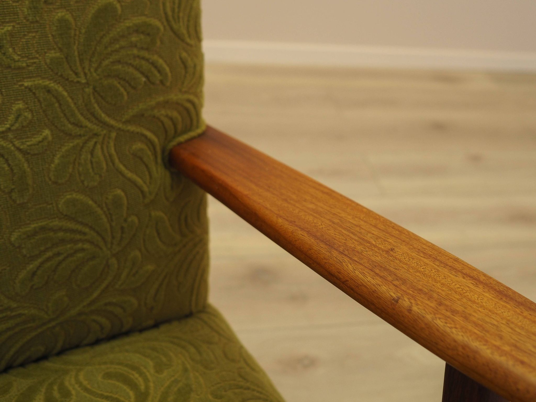 Fauteuil danois vert, années 1960