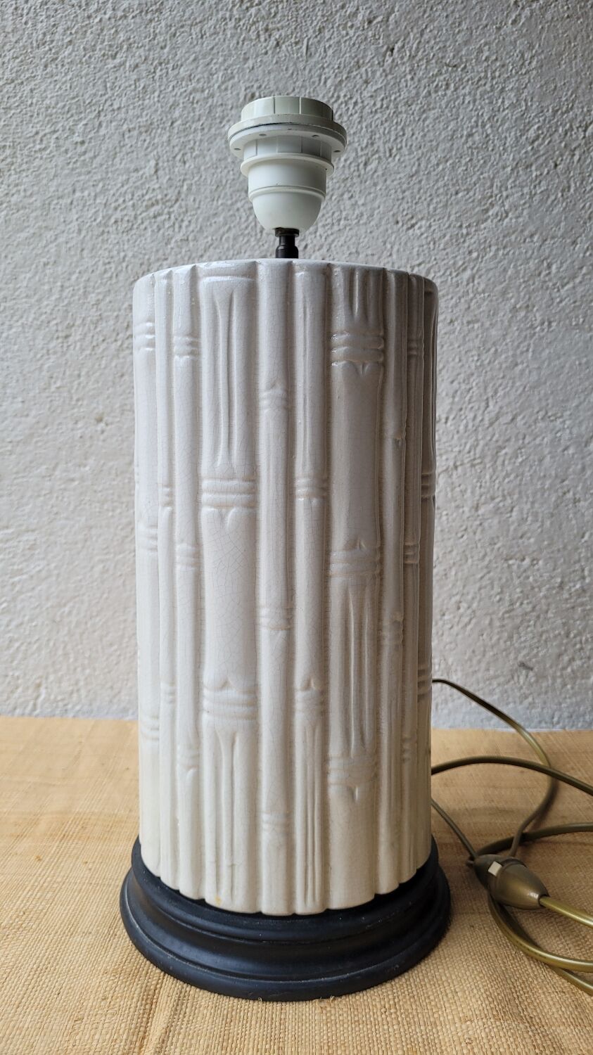 Cracked ceramic lamp base