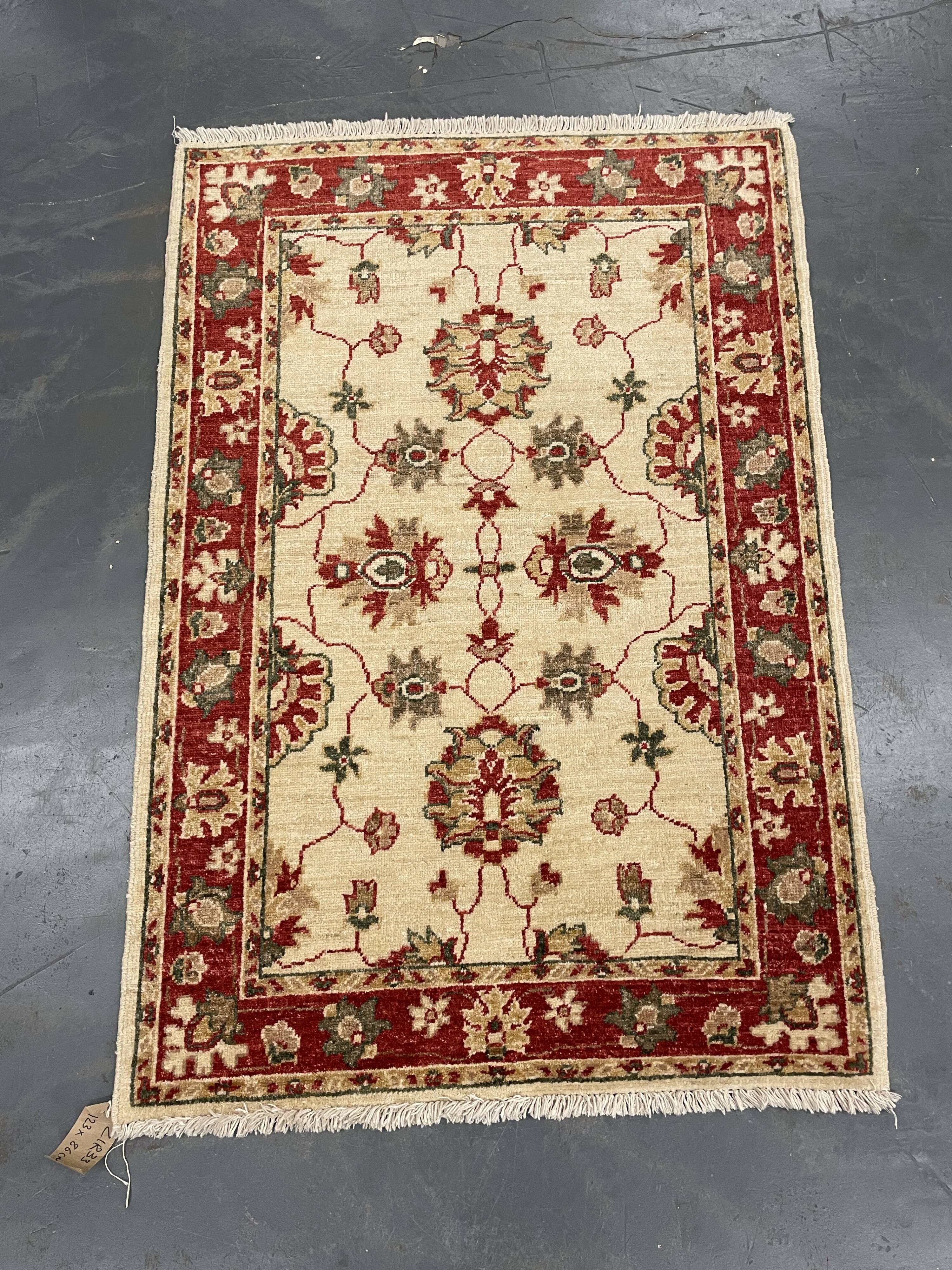 Traditional Cream Wool Rug, Small Red Floral Oriental Carpet 86x123 cm