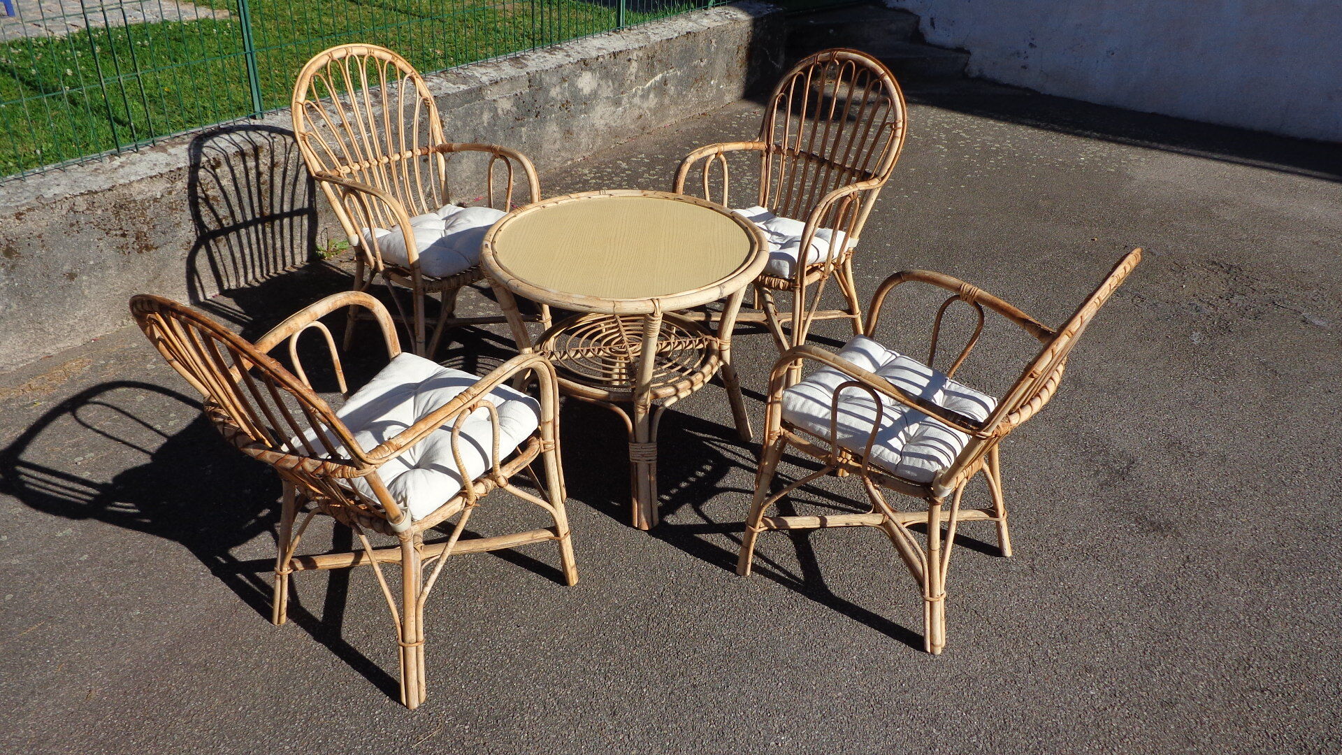 Wicker garden lounge