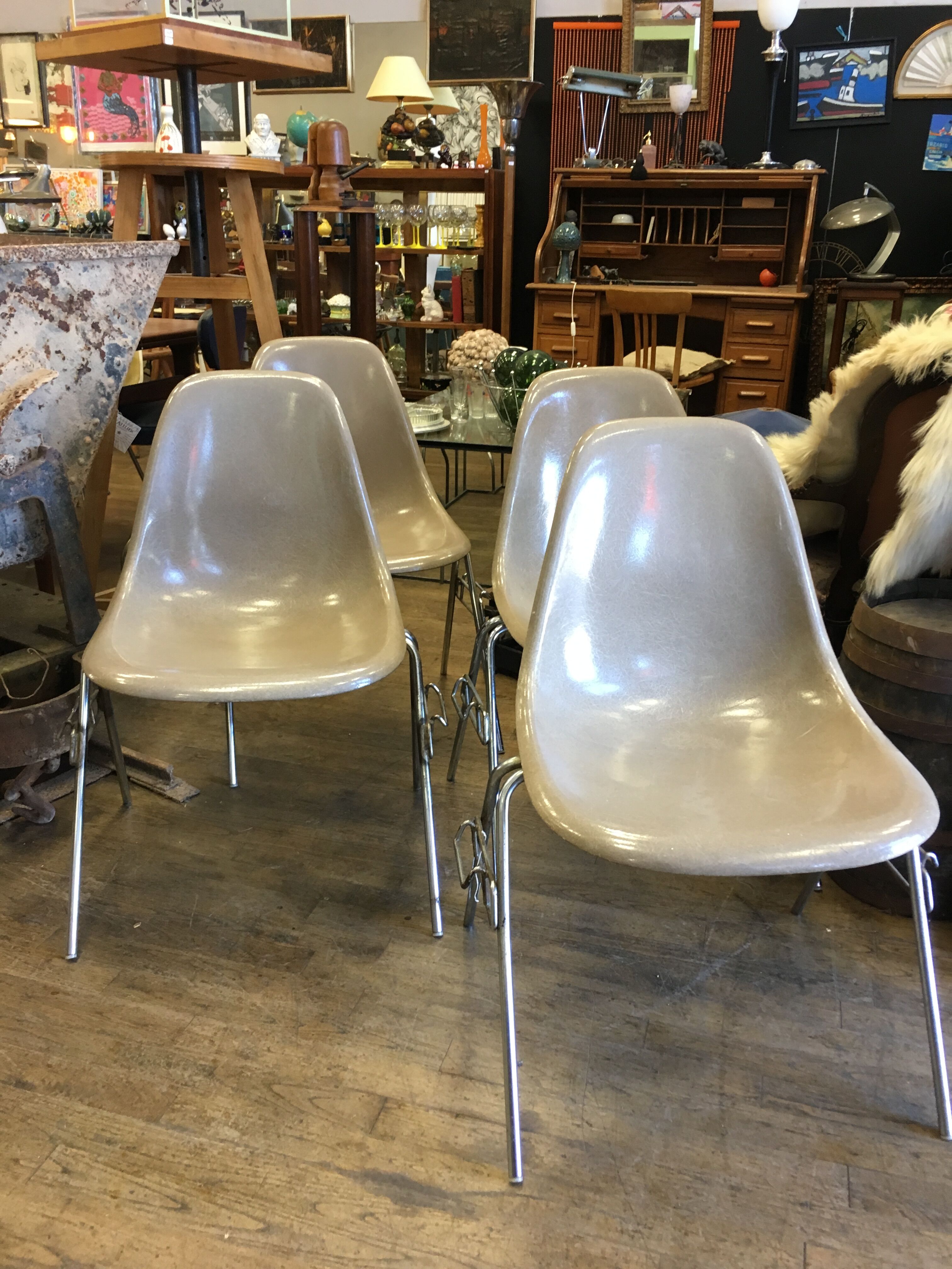 4 Eames chairs