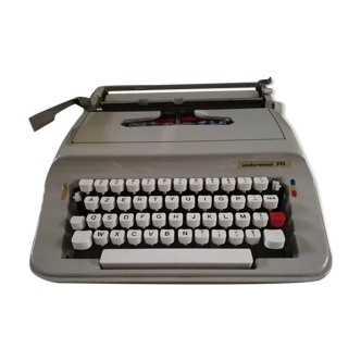 Machine à écrire Underwood 319