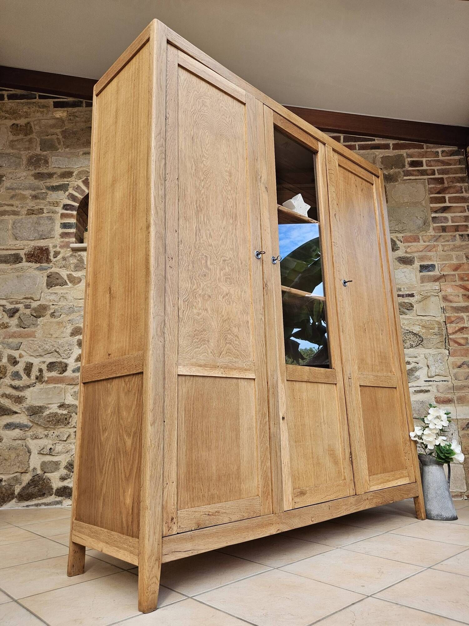 Parisian display cabinet