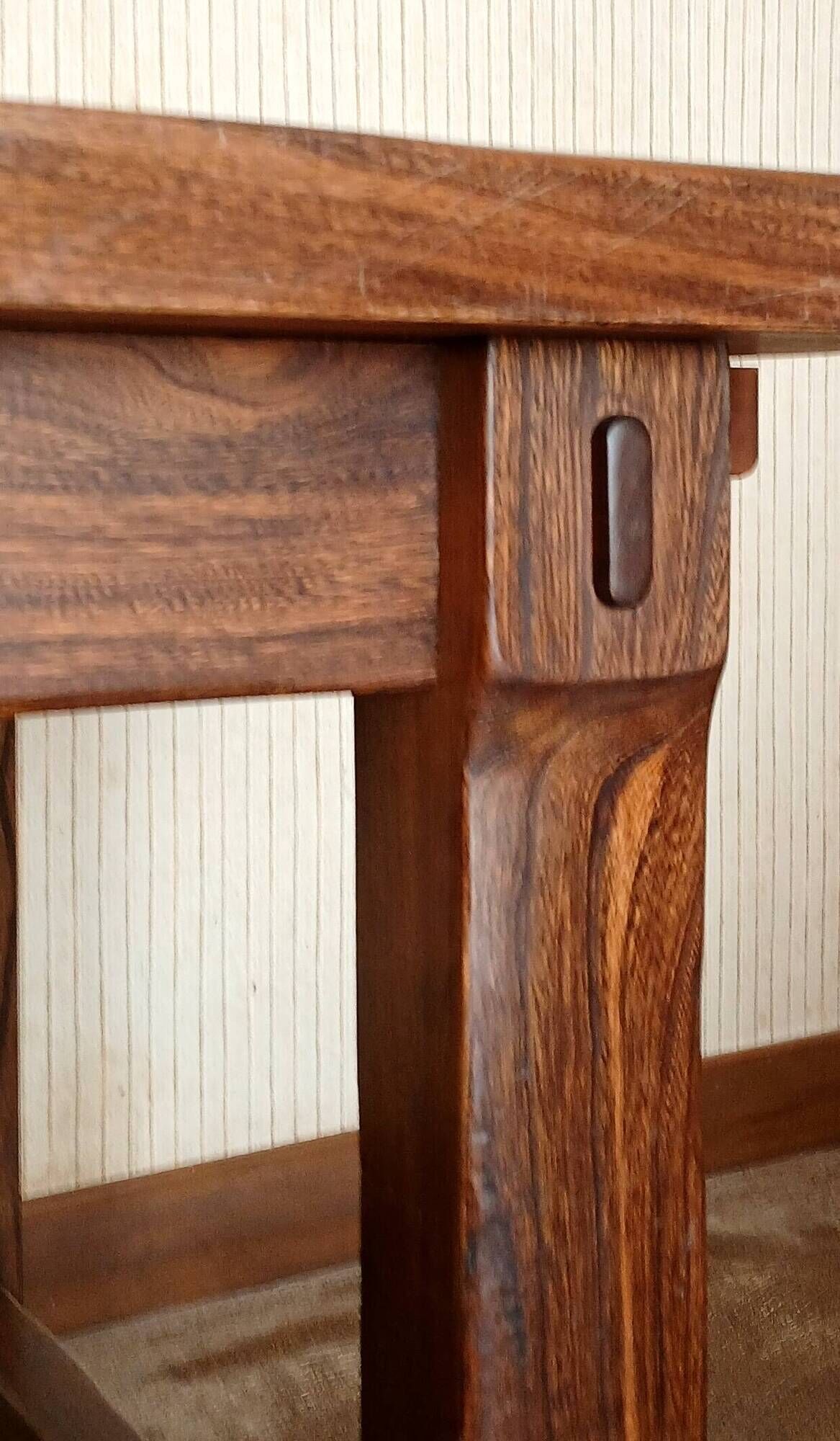 Table de ferme XXL rustique brutaliste "Olavi" en orme teinté NF meubles 12 convives