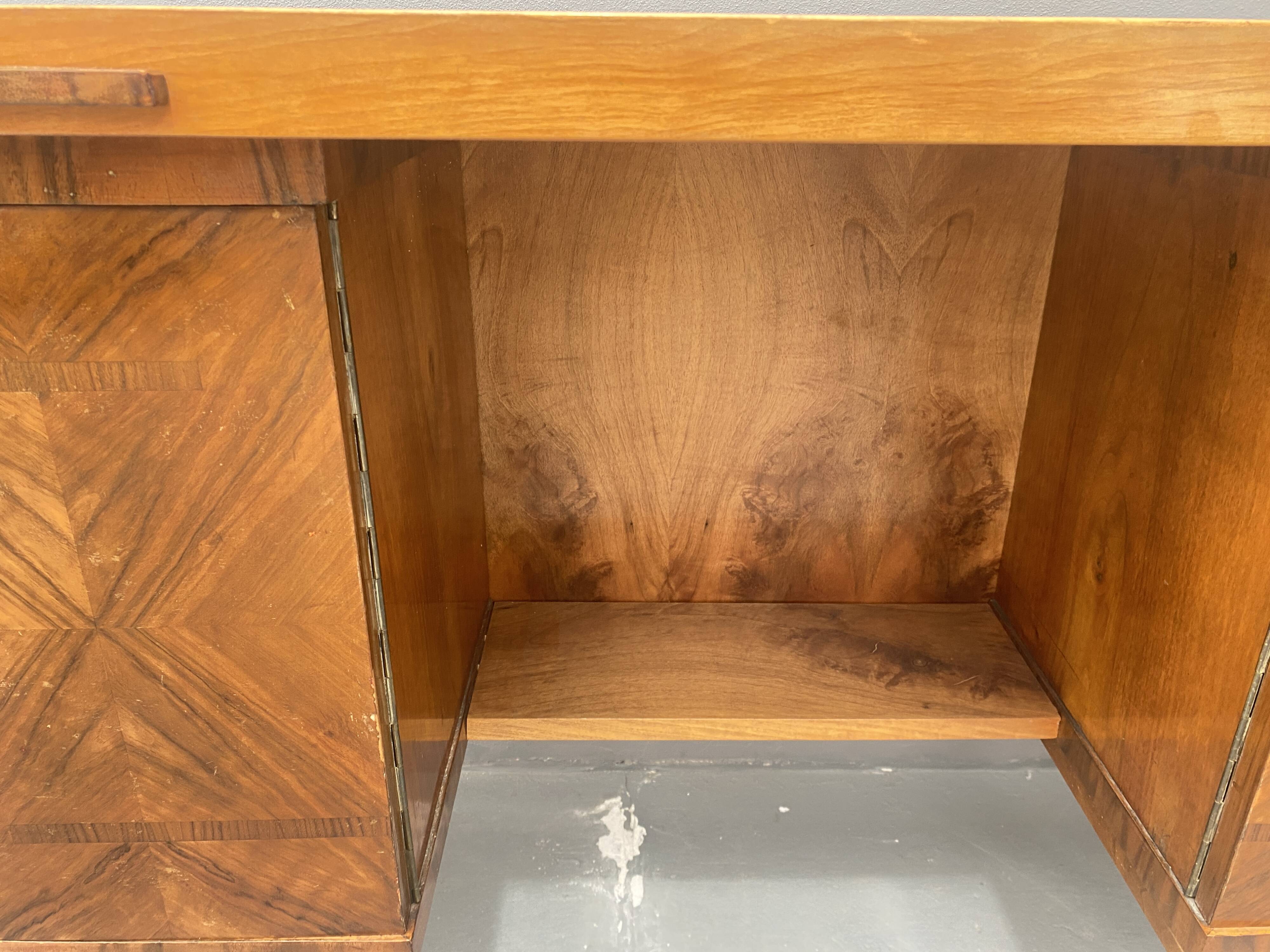 Bureau en noyer du milieu du siècle, années 1970, Tchécoslovaquie