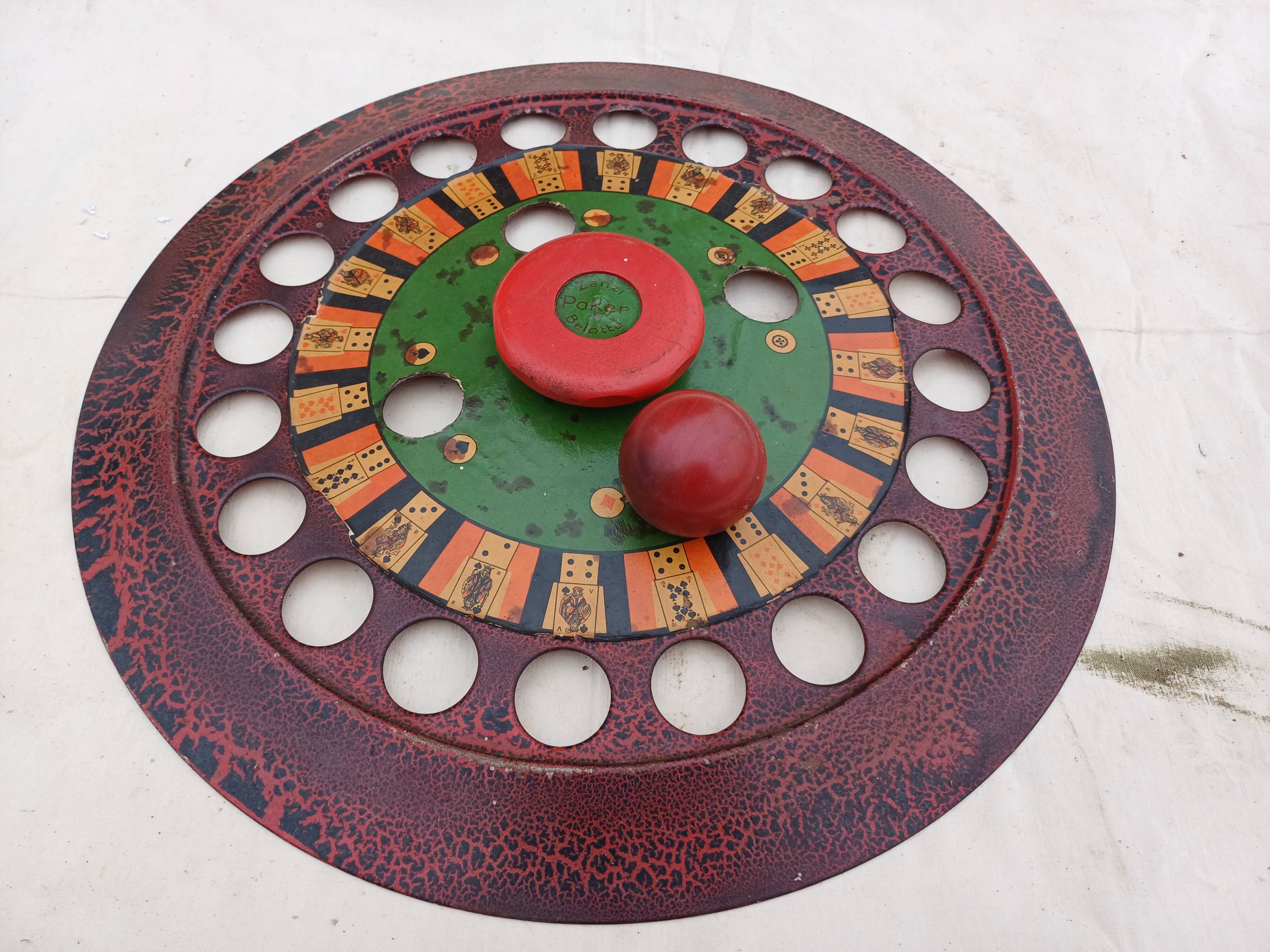 Old billiard roulette game "zanzi"