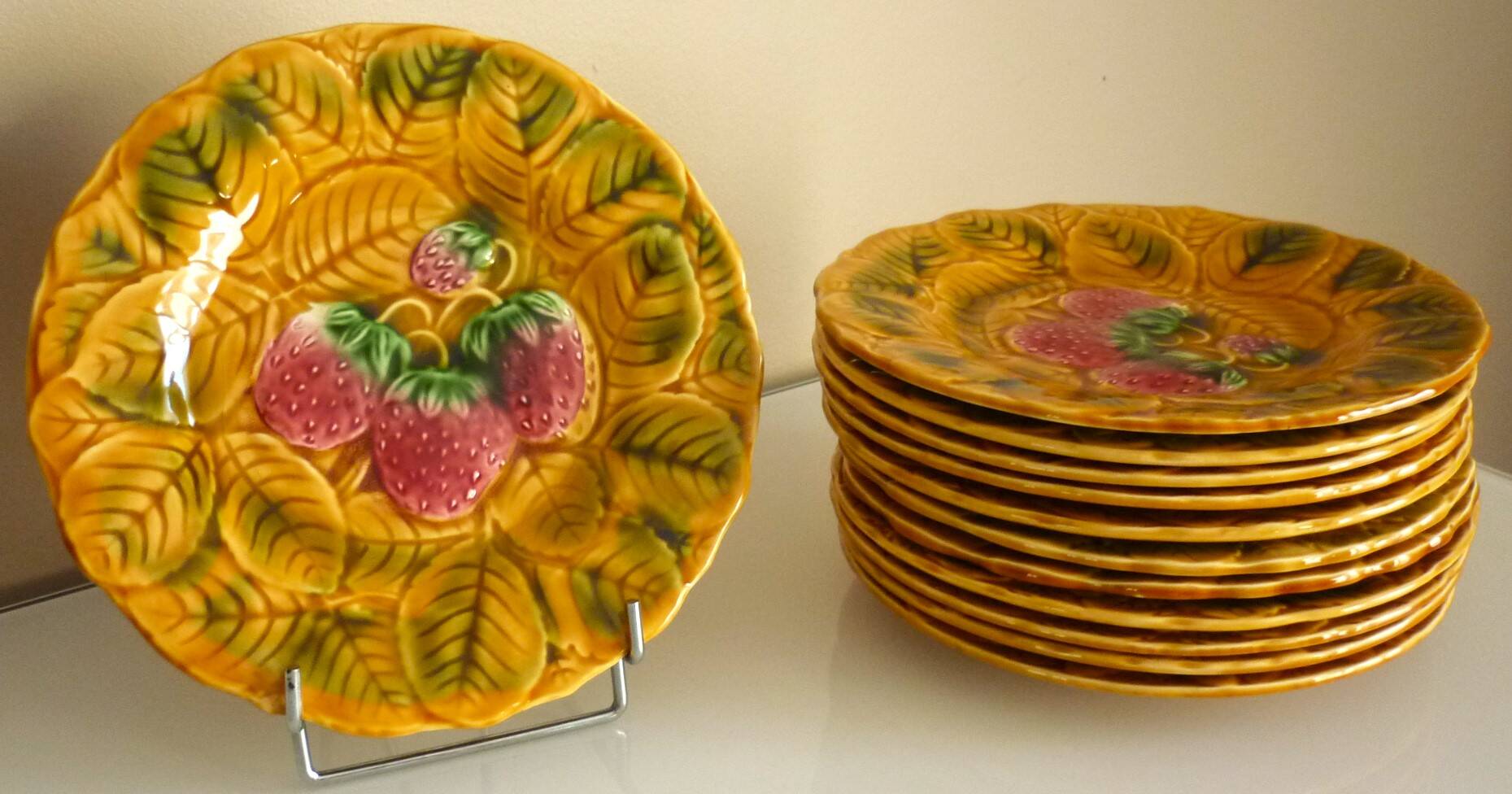 Dessert service of 12 barbotine plates, Sarreguemines, vintage