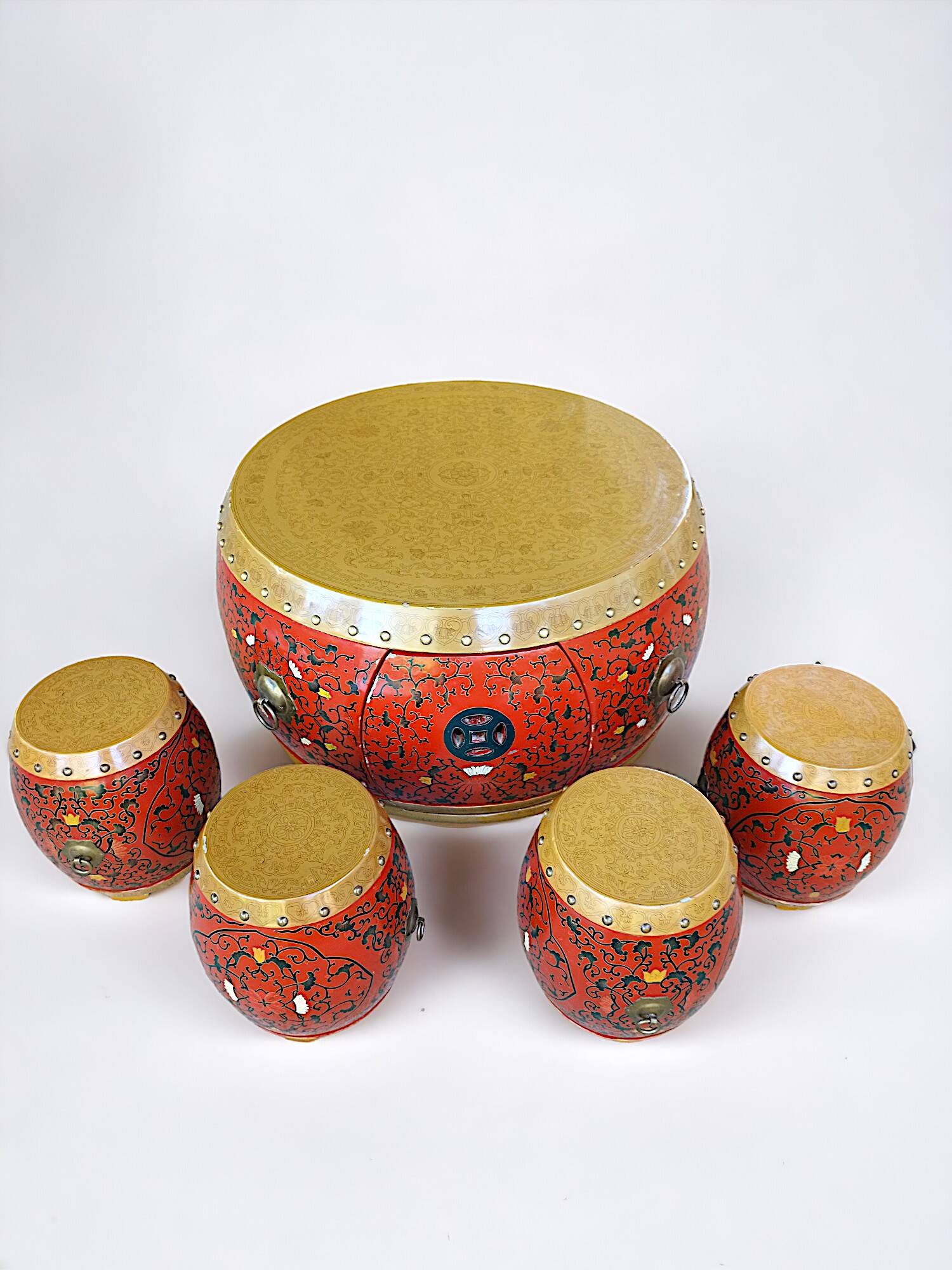 Drum coffee table and its 4 nesting stools in Chinese lacquered wood - Jin