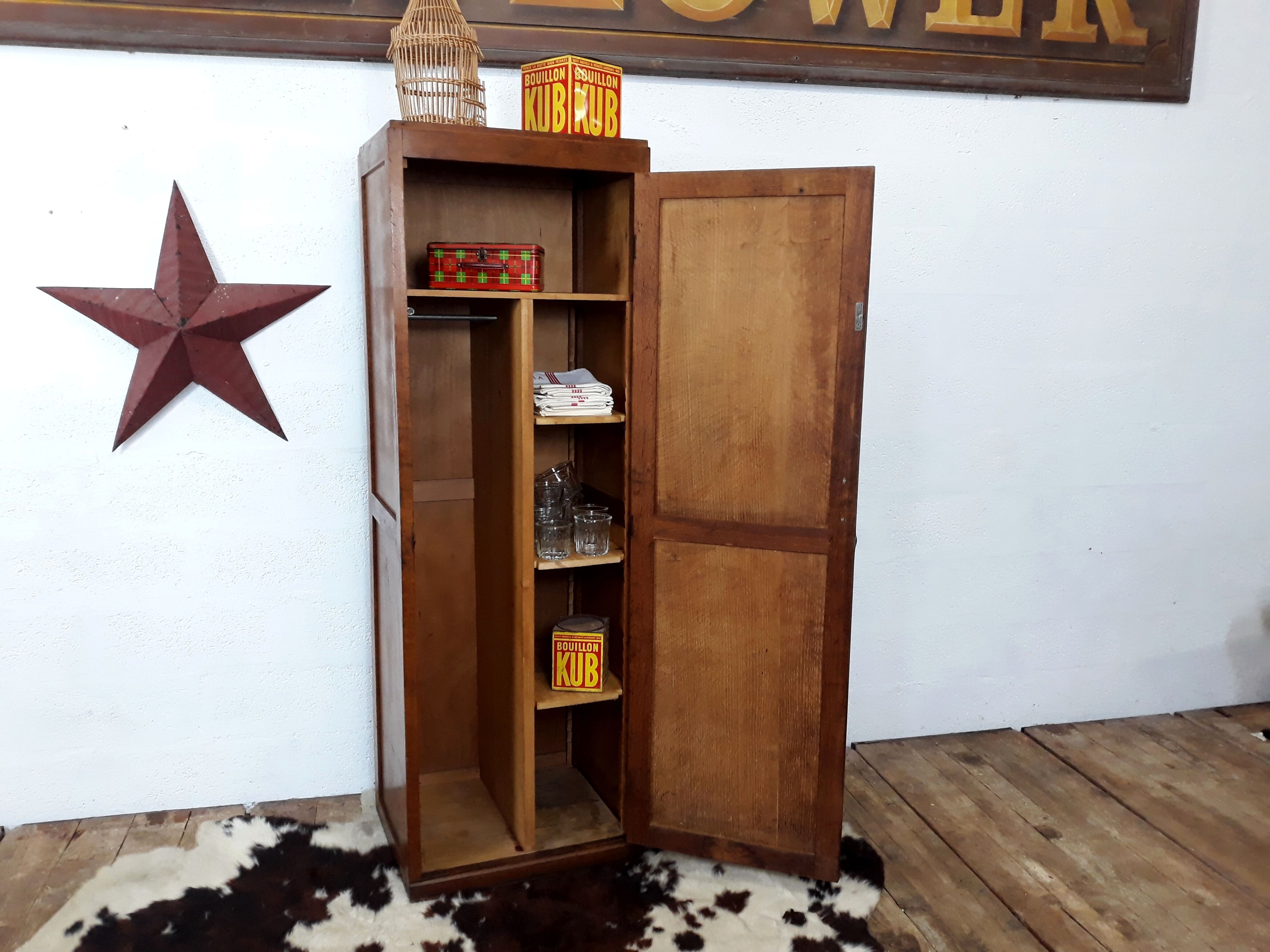 Armoire parisienne vestiaire vintage