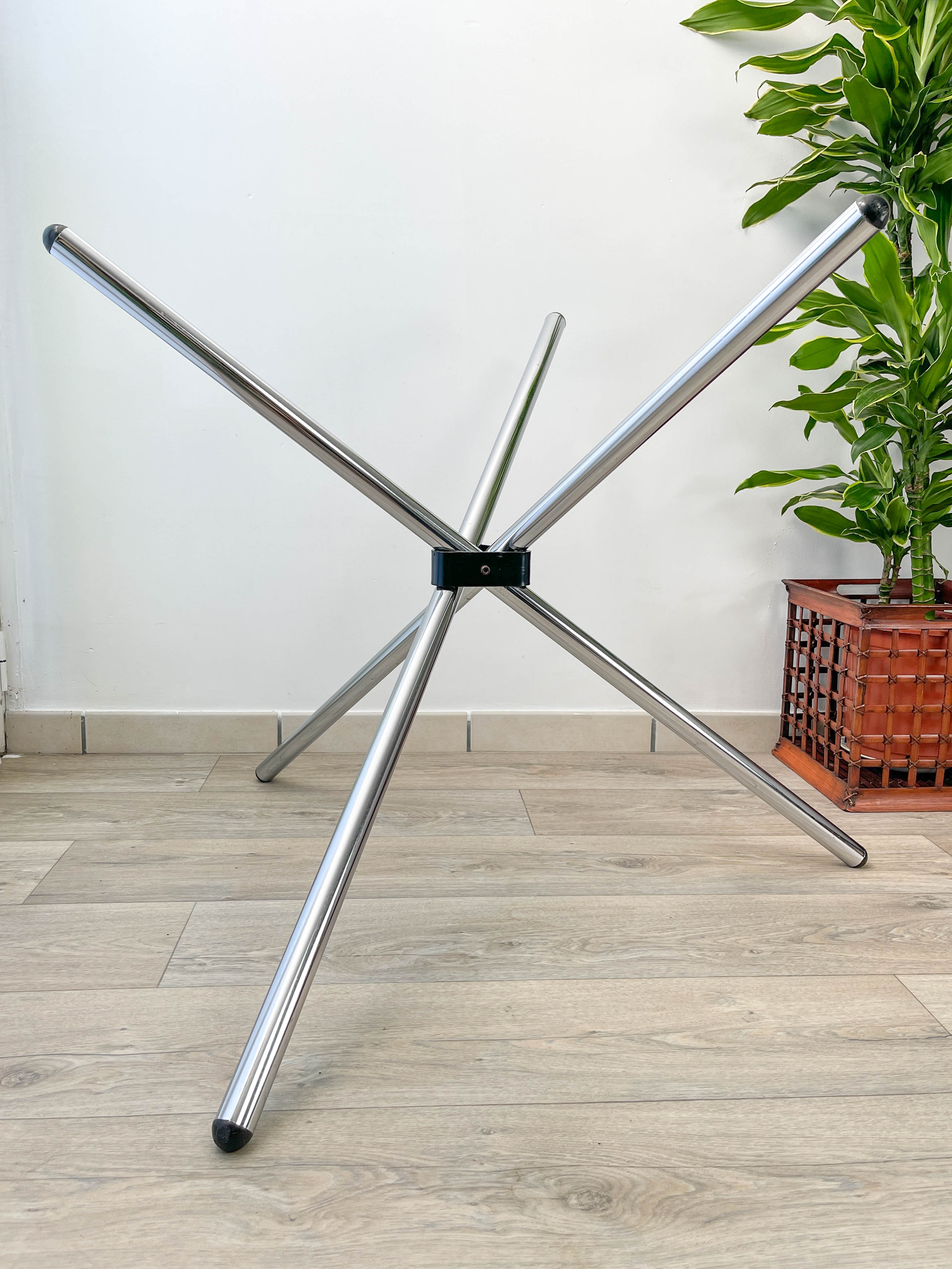 Round tripod table in smoked glass Roche Bobois 70