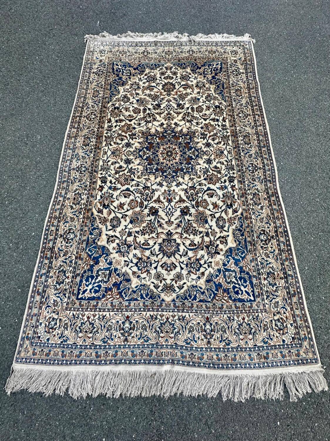 Hand-knotted Dwarf Persian Rug