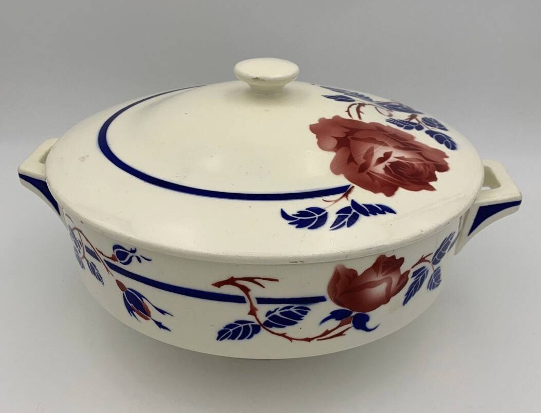 Antique French earthenware soup tureen K & G Lunéville, "Chantal" model